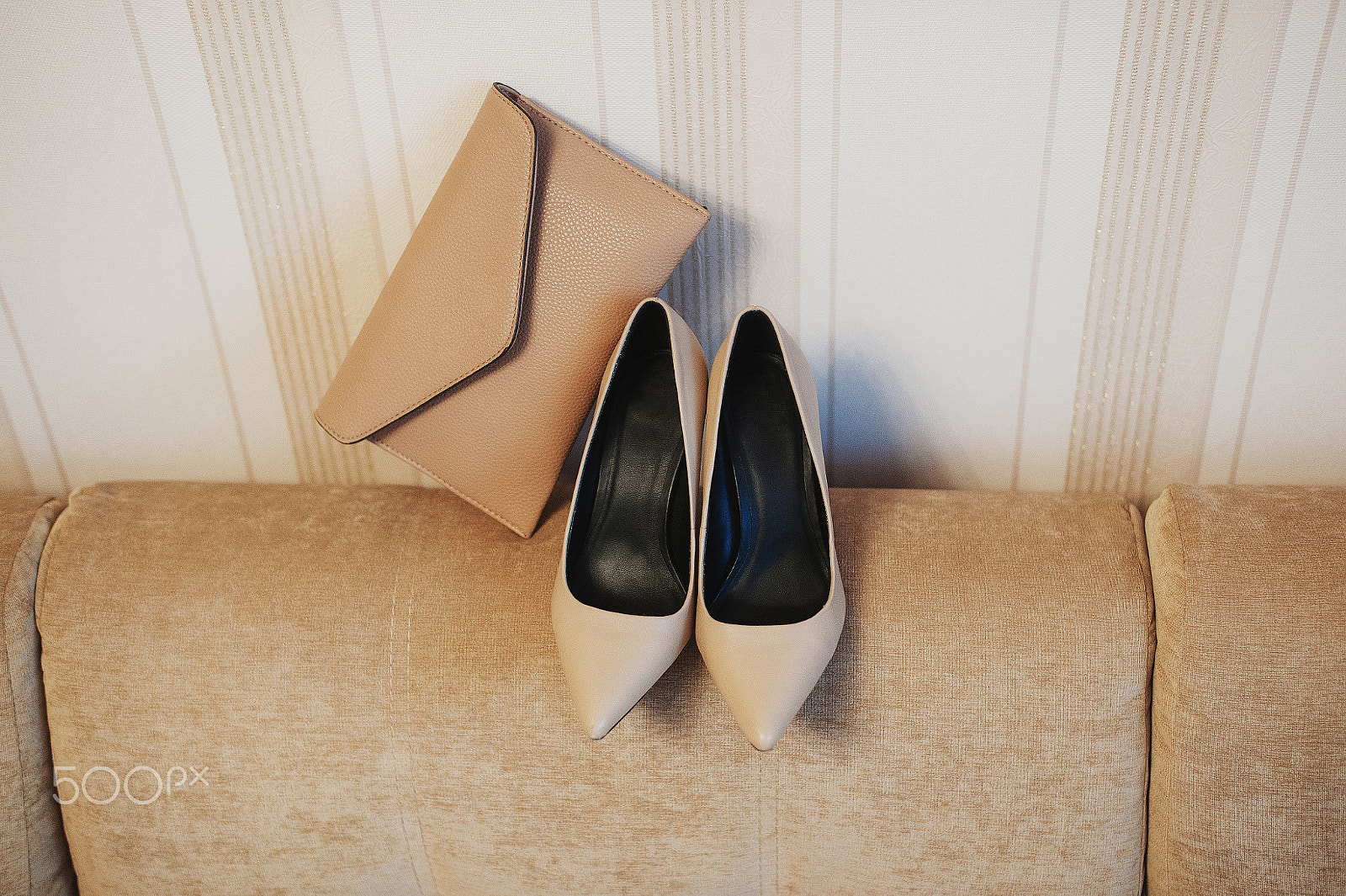 Nikon D700 + Nikon AF-S Nikkor 50mm F1.4G sample photo. Beige shoes and clutch photography