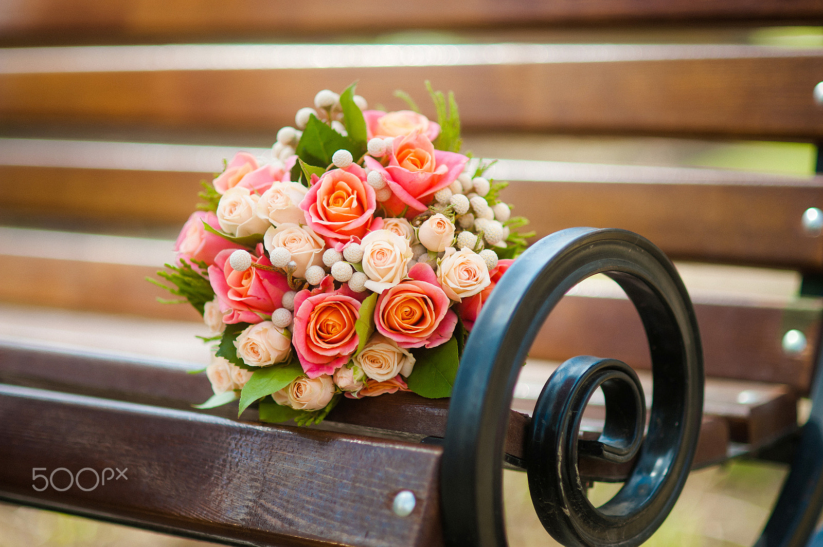 Nikon D700 + Nikon AF Nikkor 85mm F1.8D sample photo. Wedding bouquet with roses on a wooden bench photography