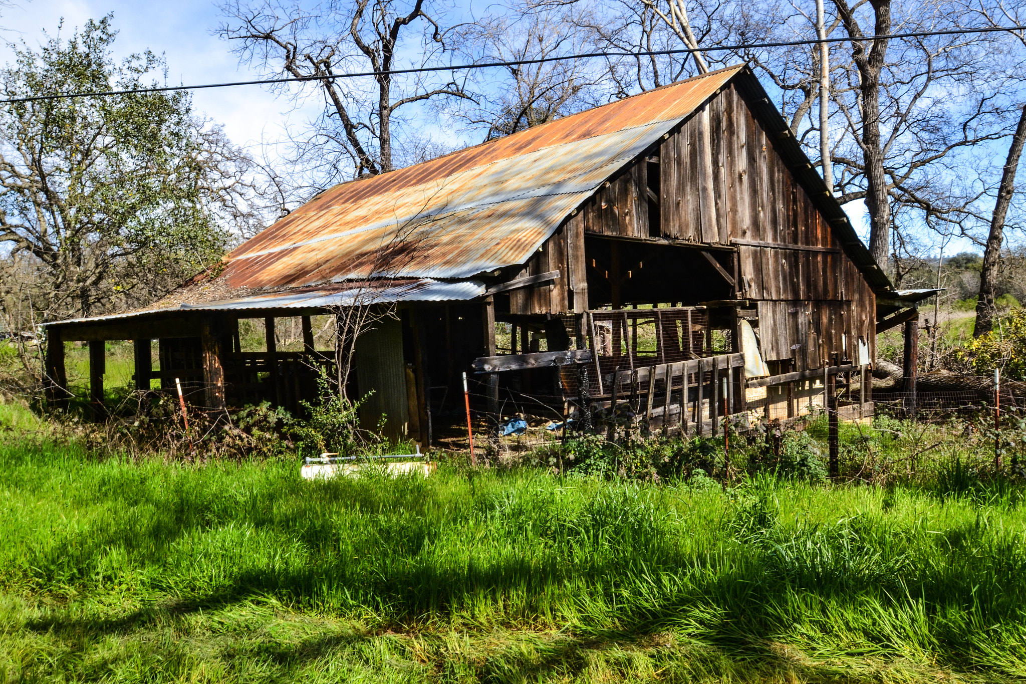 Tamron SP AF 10-24mm F3.5-4.5 Di II LD Aspherical (IF) sample photo. Old barn off the back roads in auburn, ca photography