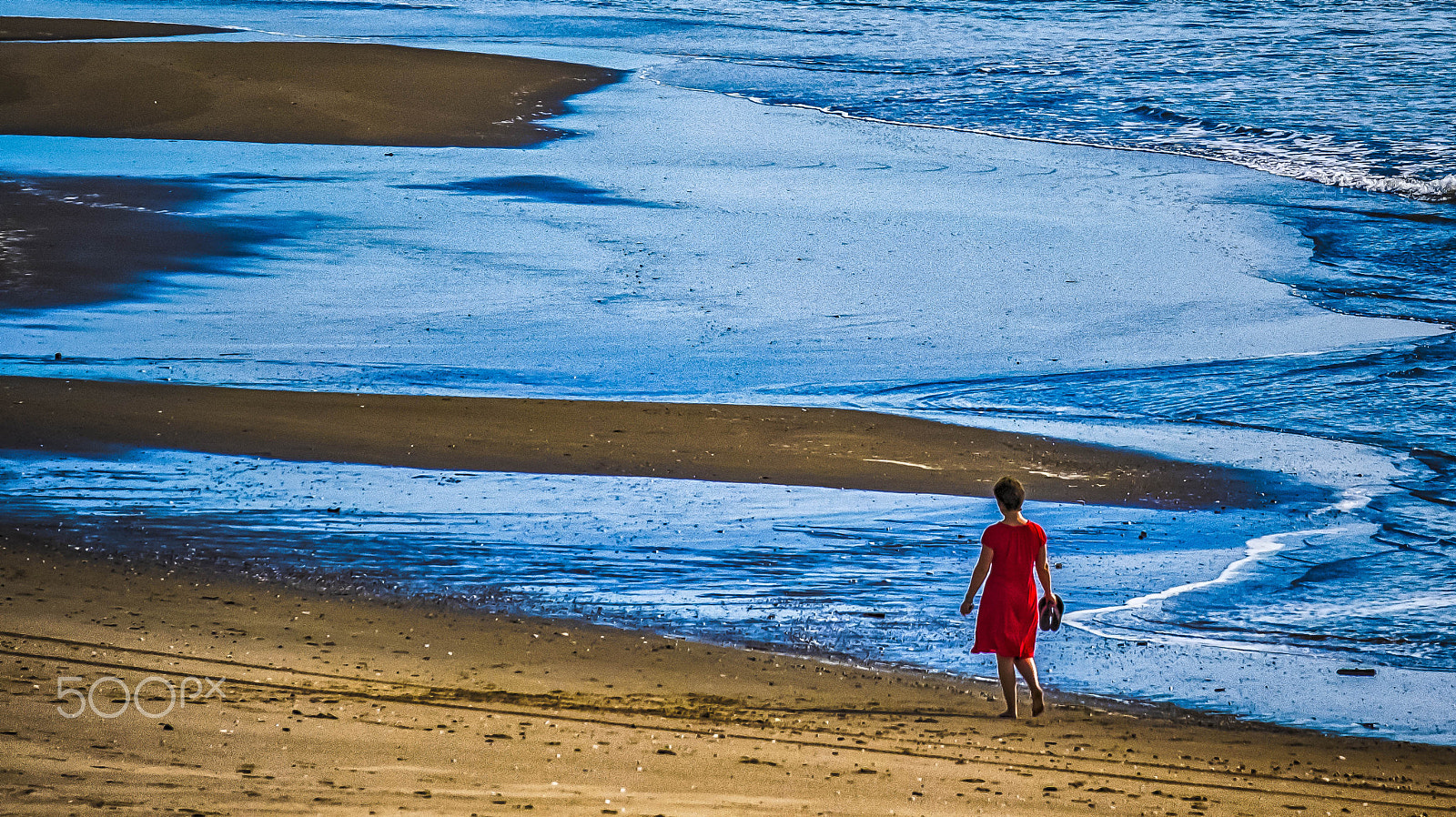 Fujifilm X-T2 + Fujifilm XF 18-135mm F3.5-5.6 R LM OIS WR sample photo. Woman in red photography