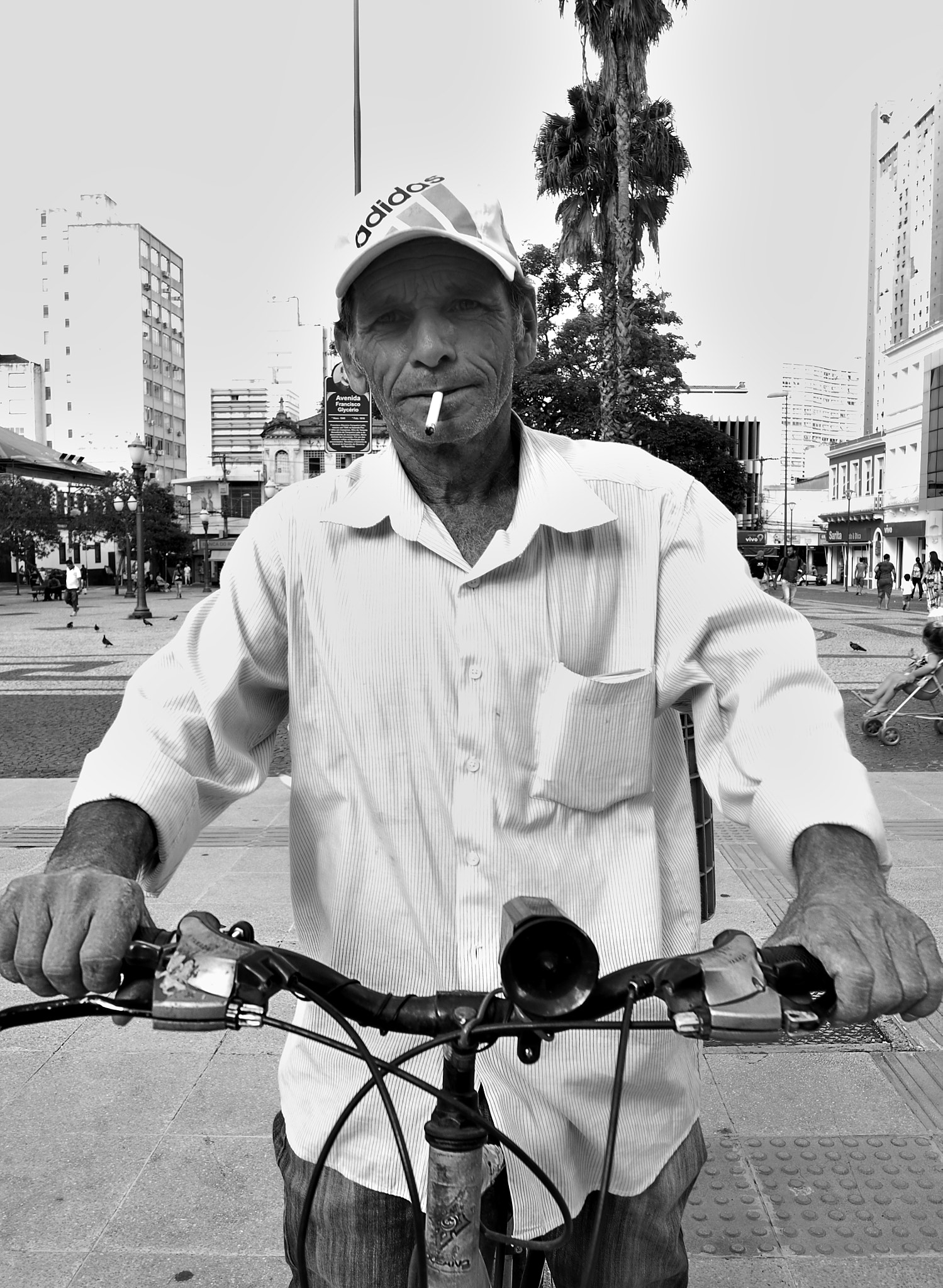 Olympus OM-D E-M5 sample photo. From glass, campinas by chance 2017 photography