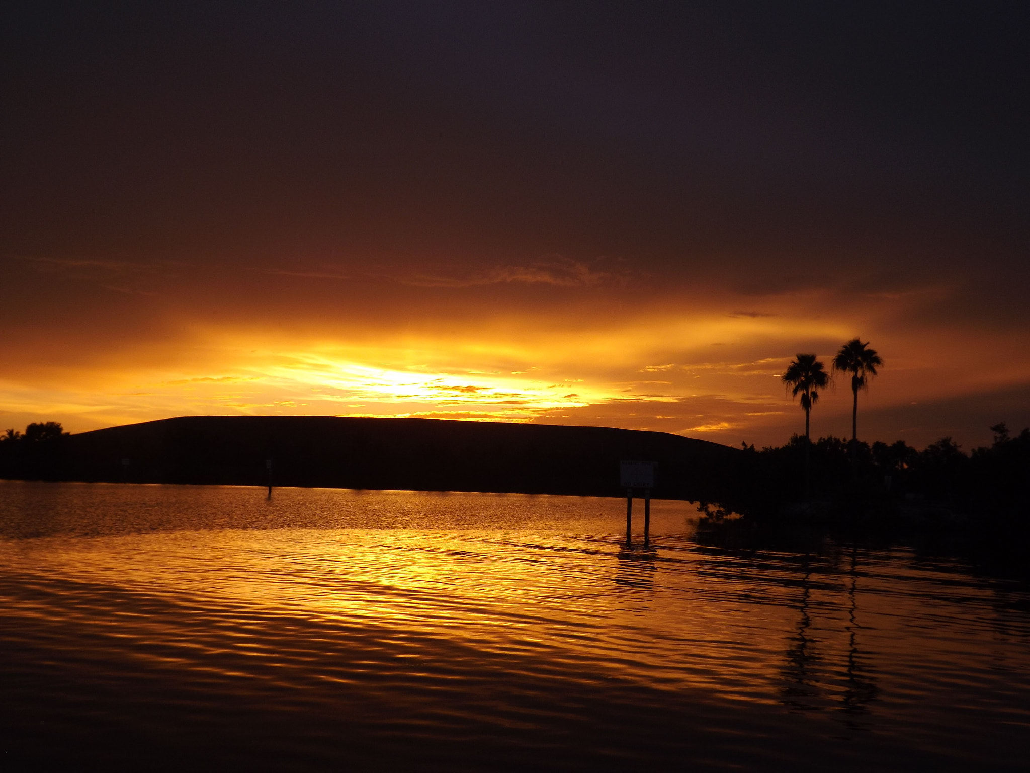 Fujifilm FinePix S4400 sample photo. Warm sunset photography