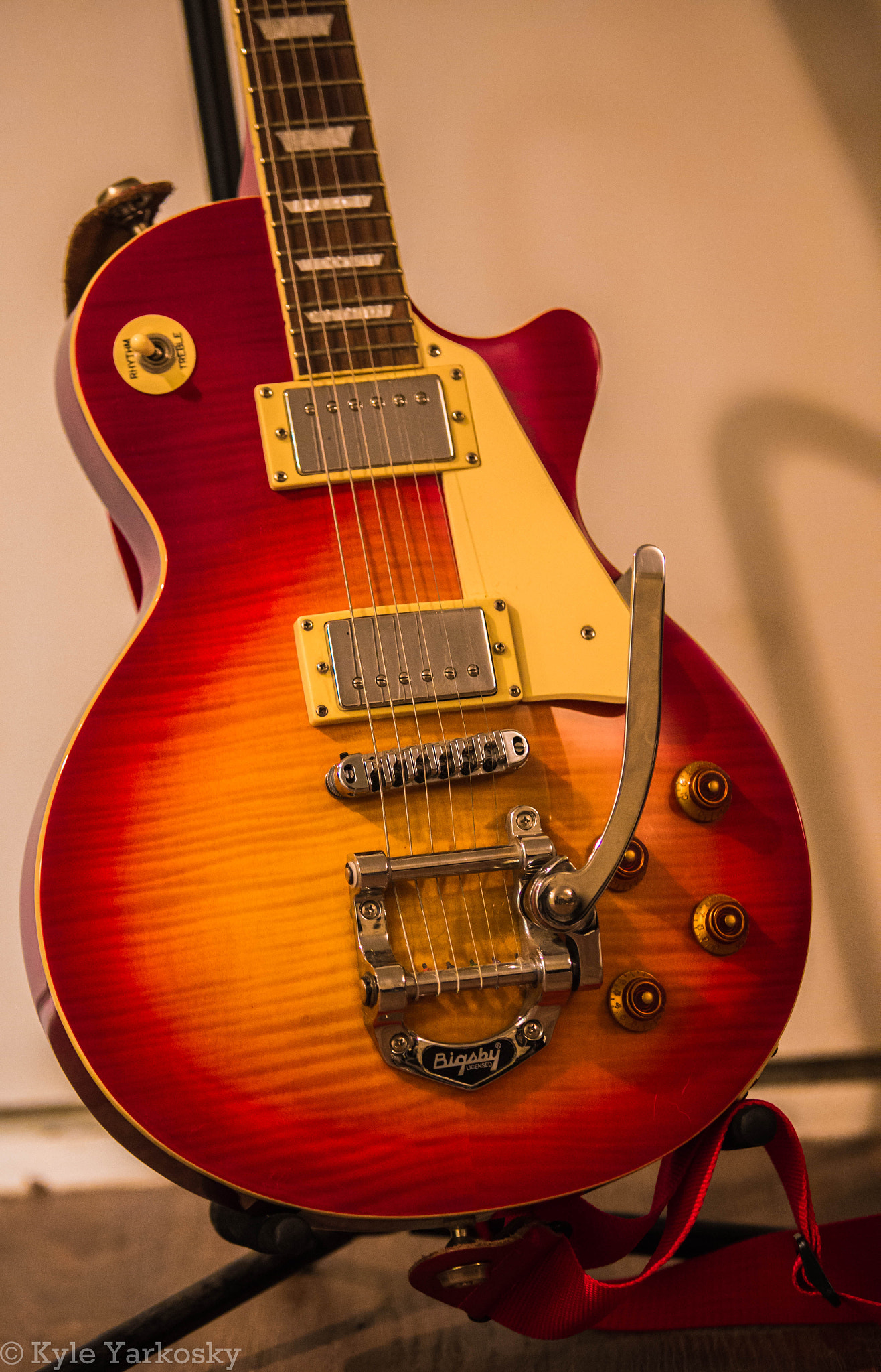 Canon EF 70-200mm F2.8L IS USM sample photo. Les paul-ish photography