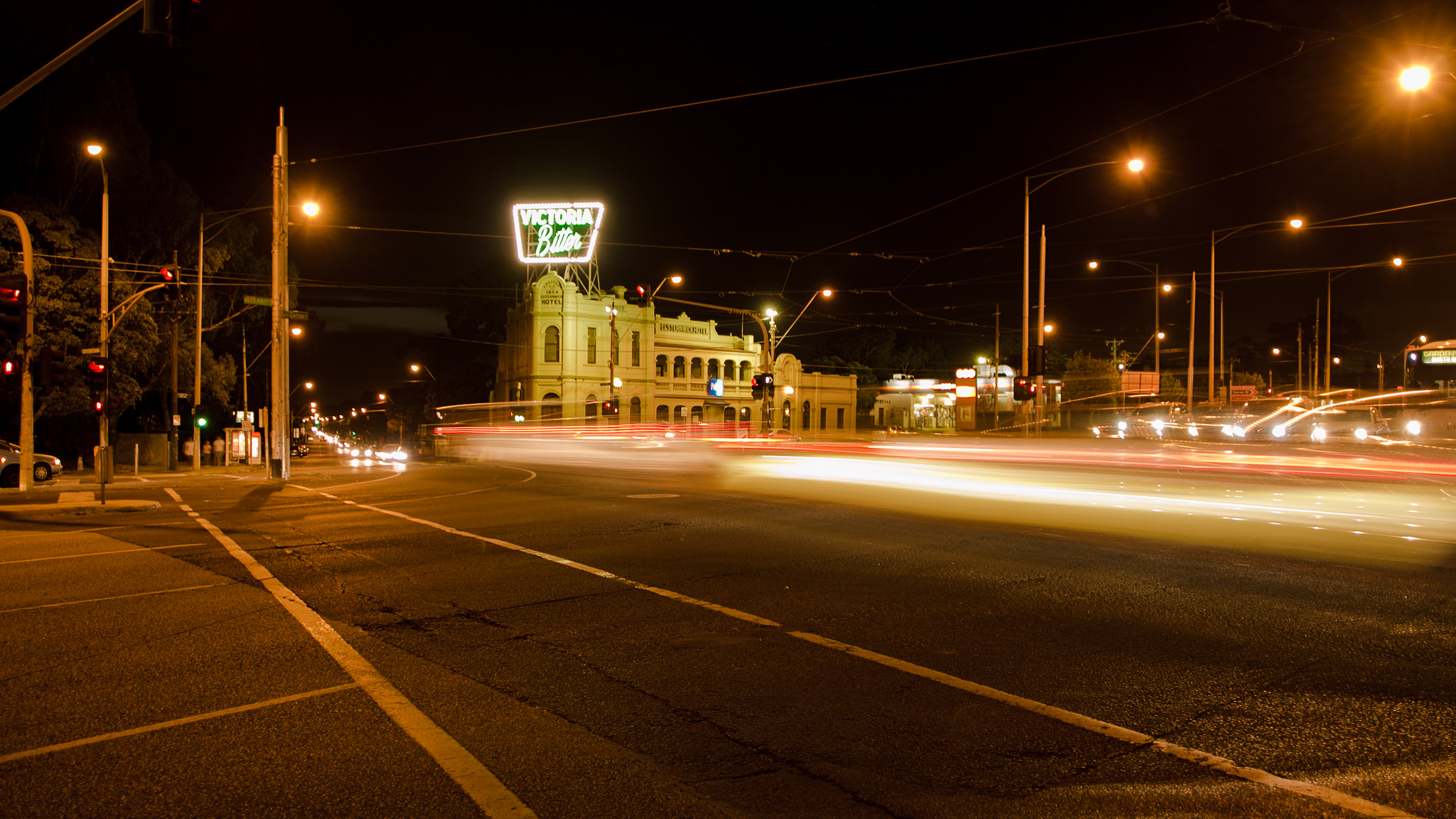 Canon EF 20-35mm F3.5-4.5 USM sample photo. Elsternwick hotel photography