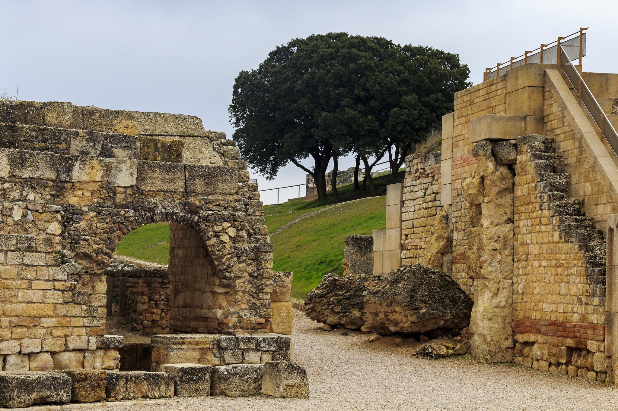 Canon EOS 700D (EOS Rebel T5i / EOS Kiss X7i) + Canon EF 50mm F1.4 USM sample photo. Roman amphitheater (segóbriga) photography