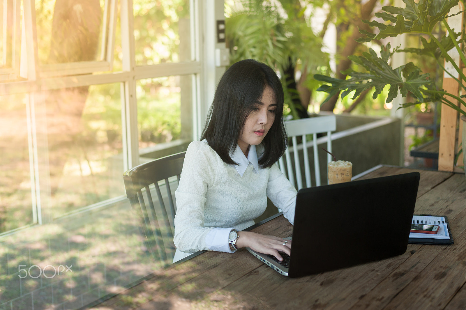Nikon D700 + Nikon AF-S Nikkor 50mm F1.8G sample photo. Young asian woman working with laptop in coffee shop photography