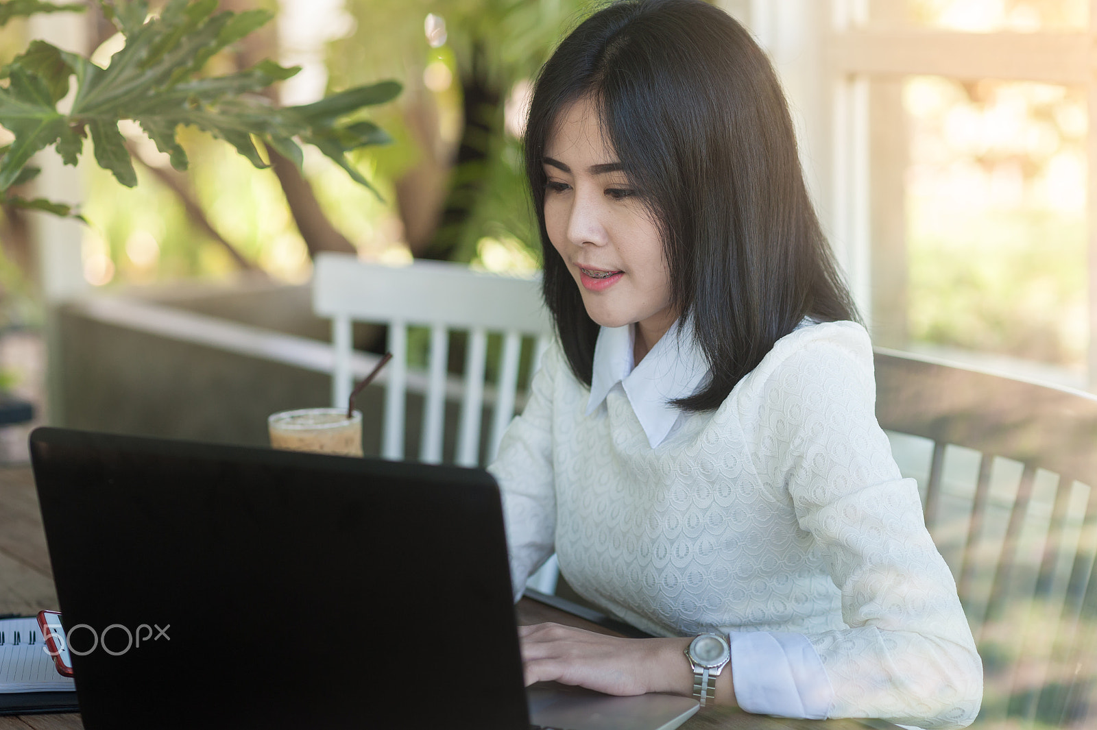 Nikon D700 + Nikon AF-S Nikkor 85mm F1.8G sample photo. Young asian woman working with laptop in coffee shop photography