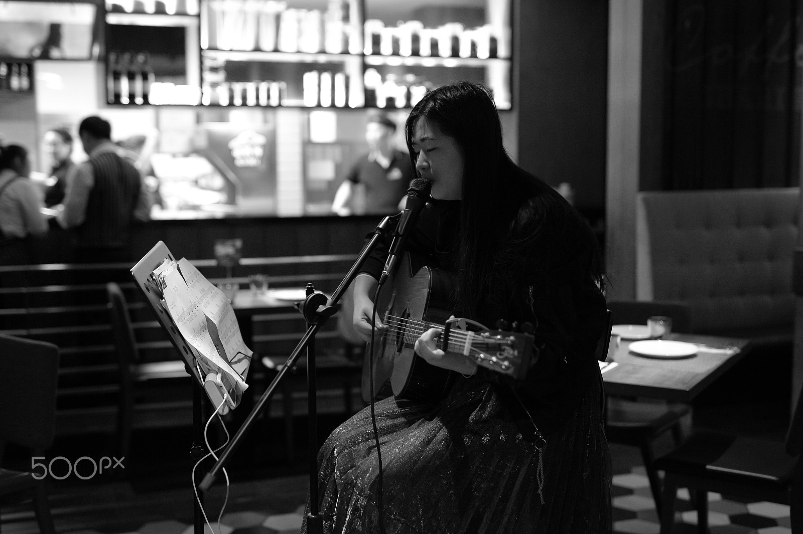 Nikon Df + Sigma 50mm F1.4 DG HSM Art sample photo. Singing girl working in a restaurant photography