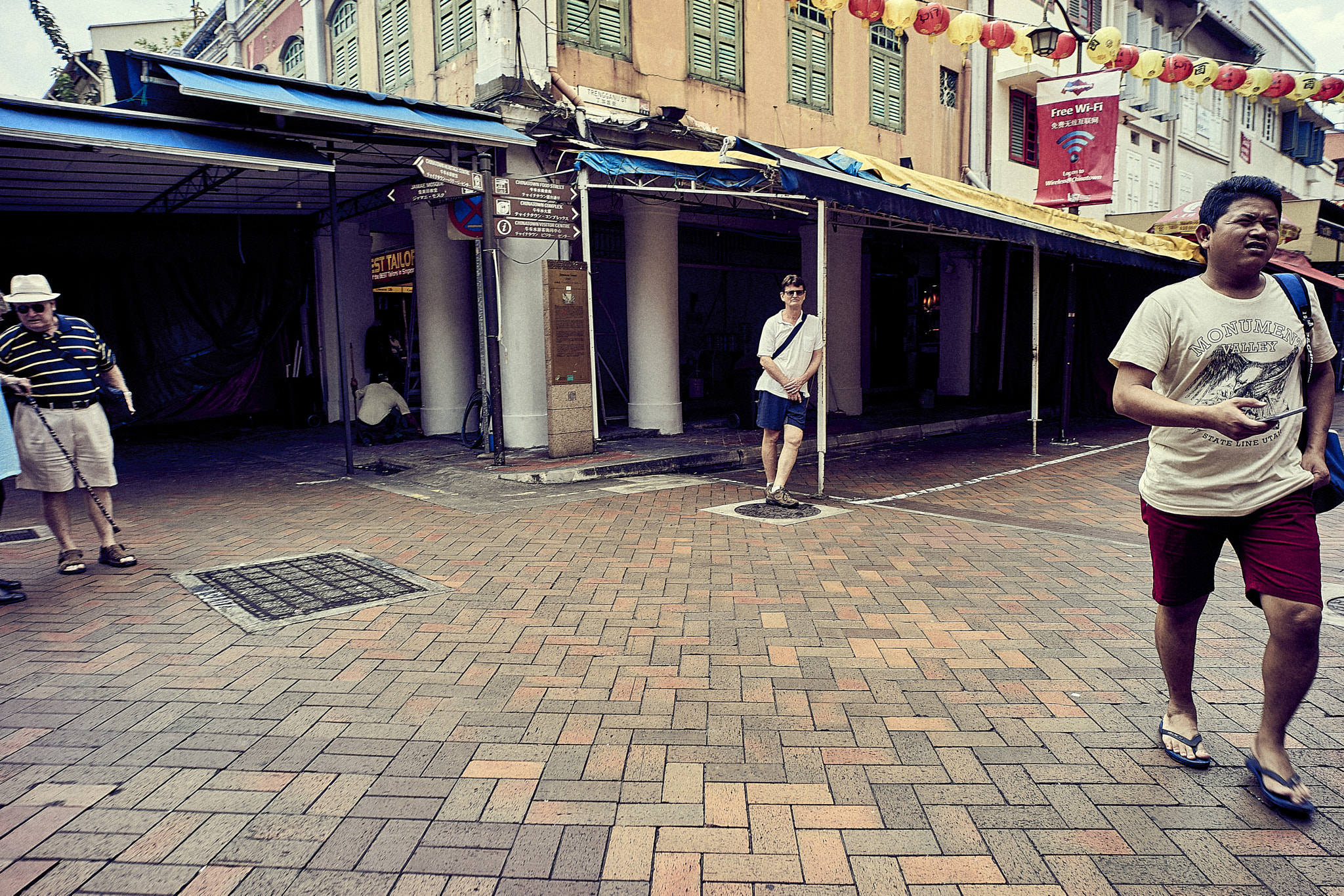 Sony a7 II sample photo. Reverse manhole cover photography