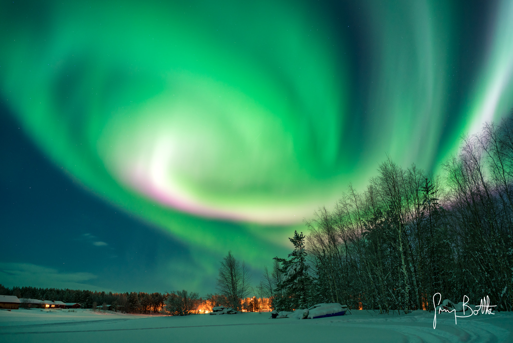 Sony a7R II + Sony FE 28mm F2 sample photo. Aurora borealis over lake inari, finland  photography