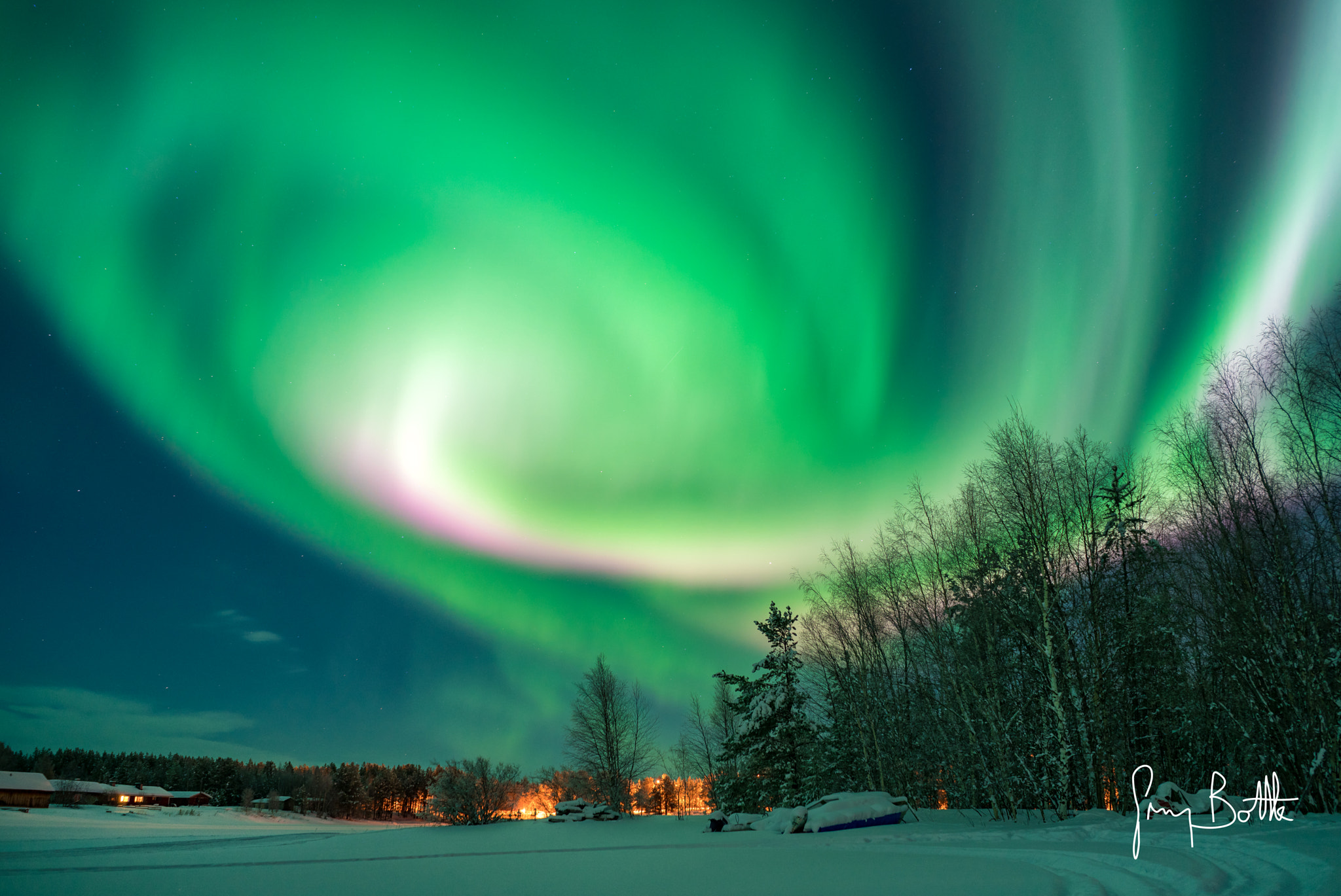 Sony FE 28mm F2 sample photo. Aurora borealis over lake inari, finland  photography