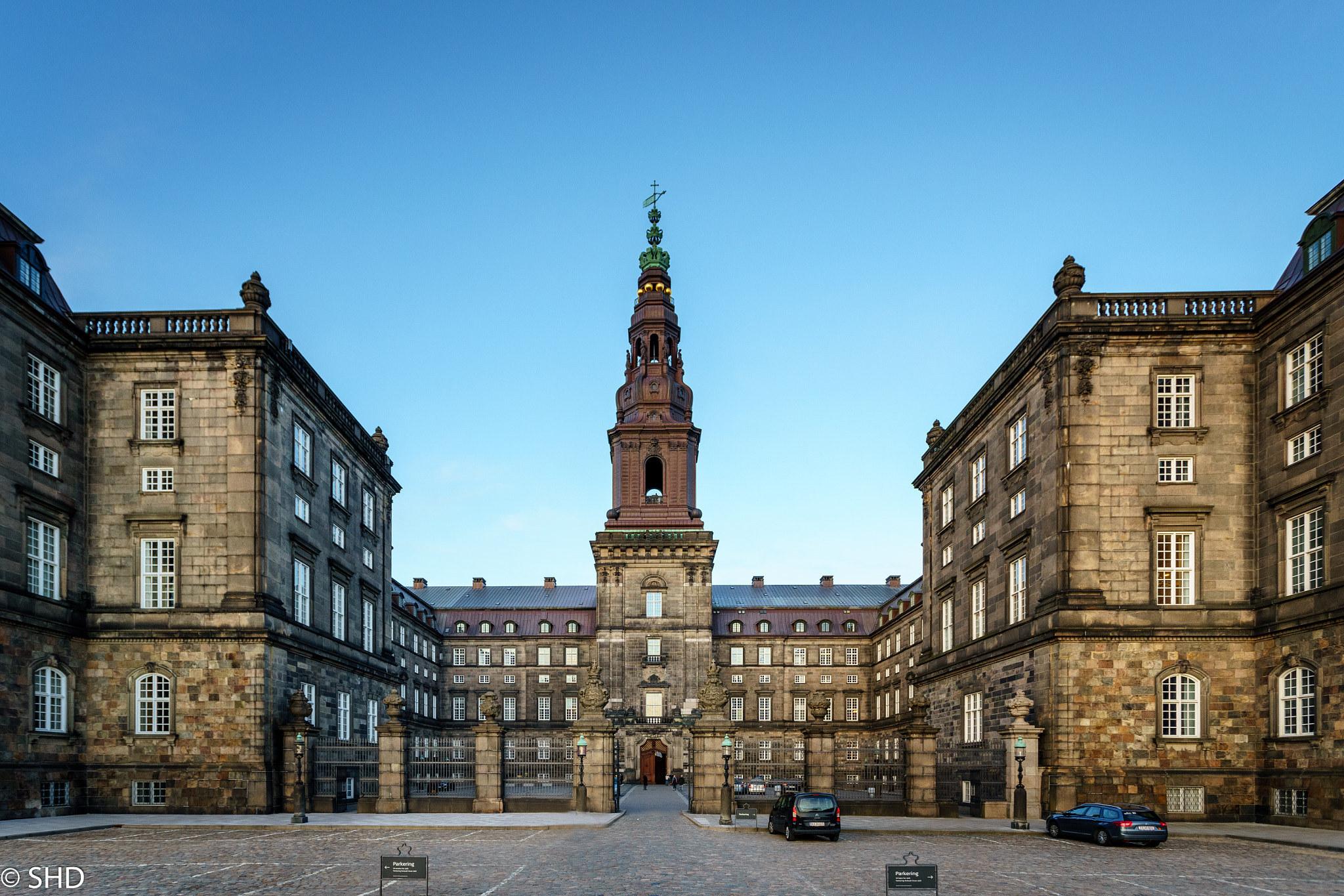 Sony a7 II + Canon EF 17-40mm F4L USM sample photo. Christiansborg photography