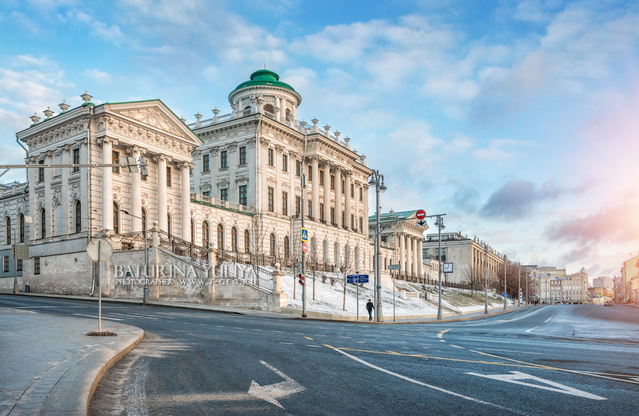 Nikon D800 sample photo. Pashkov house in the morning photography