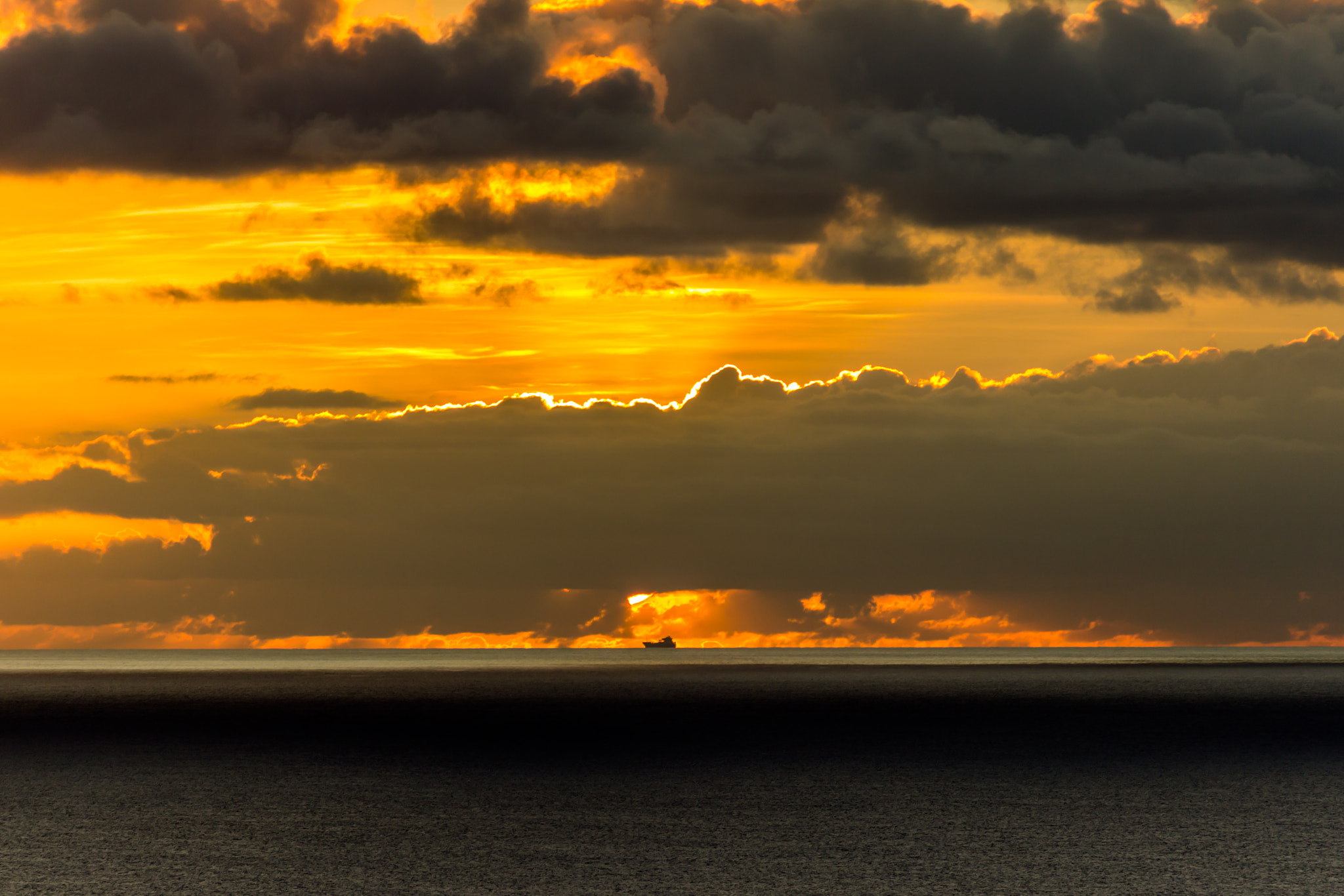 Canon EF-S 55-250mm F4-5.6 IS STM sample photo. Light up the sky photography