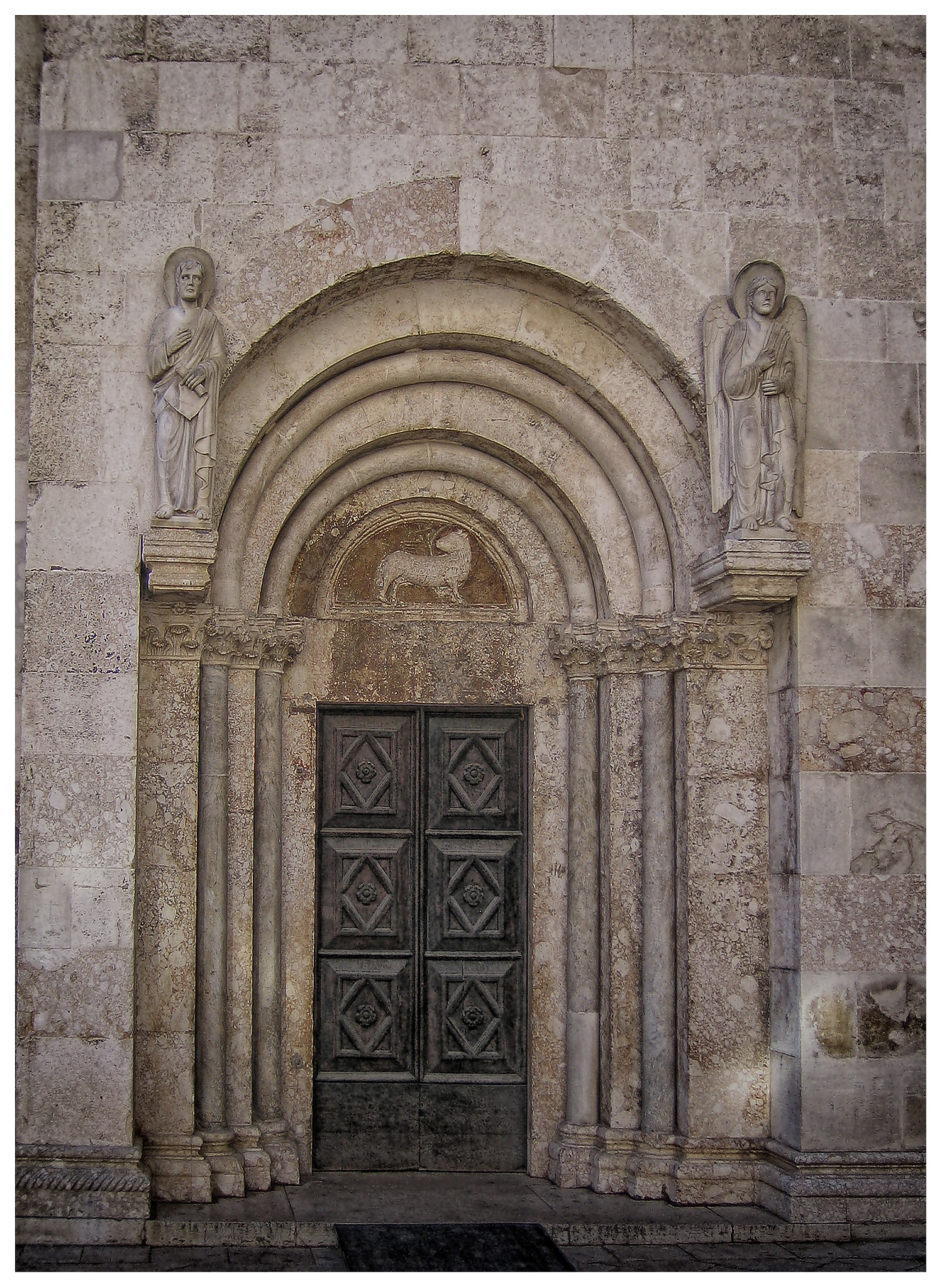 Canon DIGITAL IXUS 40 sample photo. Sibenik - serie the doors photography