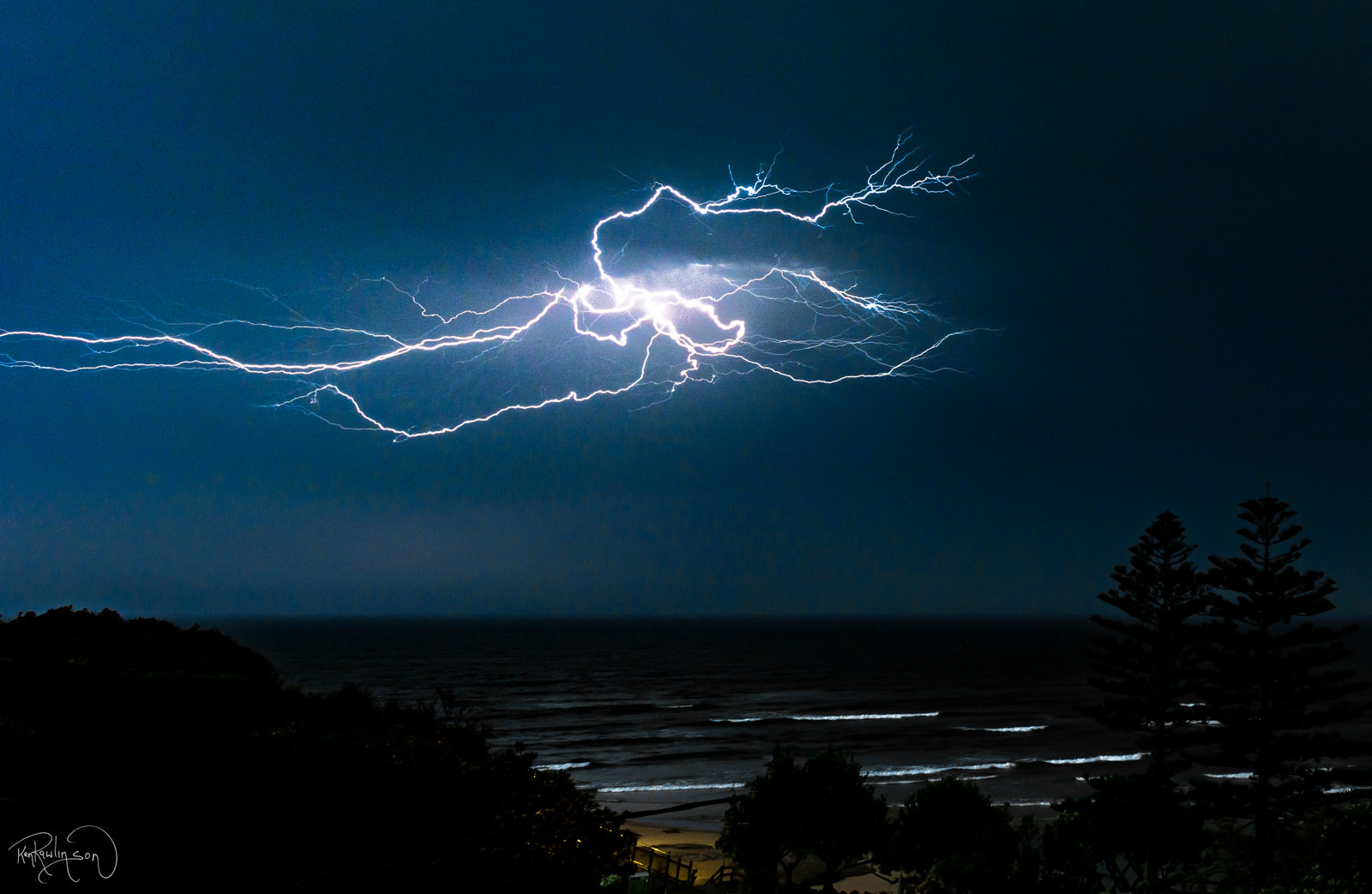 Nikon AF-S Nikkor 14-24mm F2.8G ED sample photo. Lightning photography