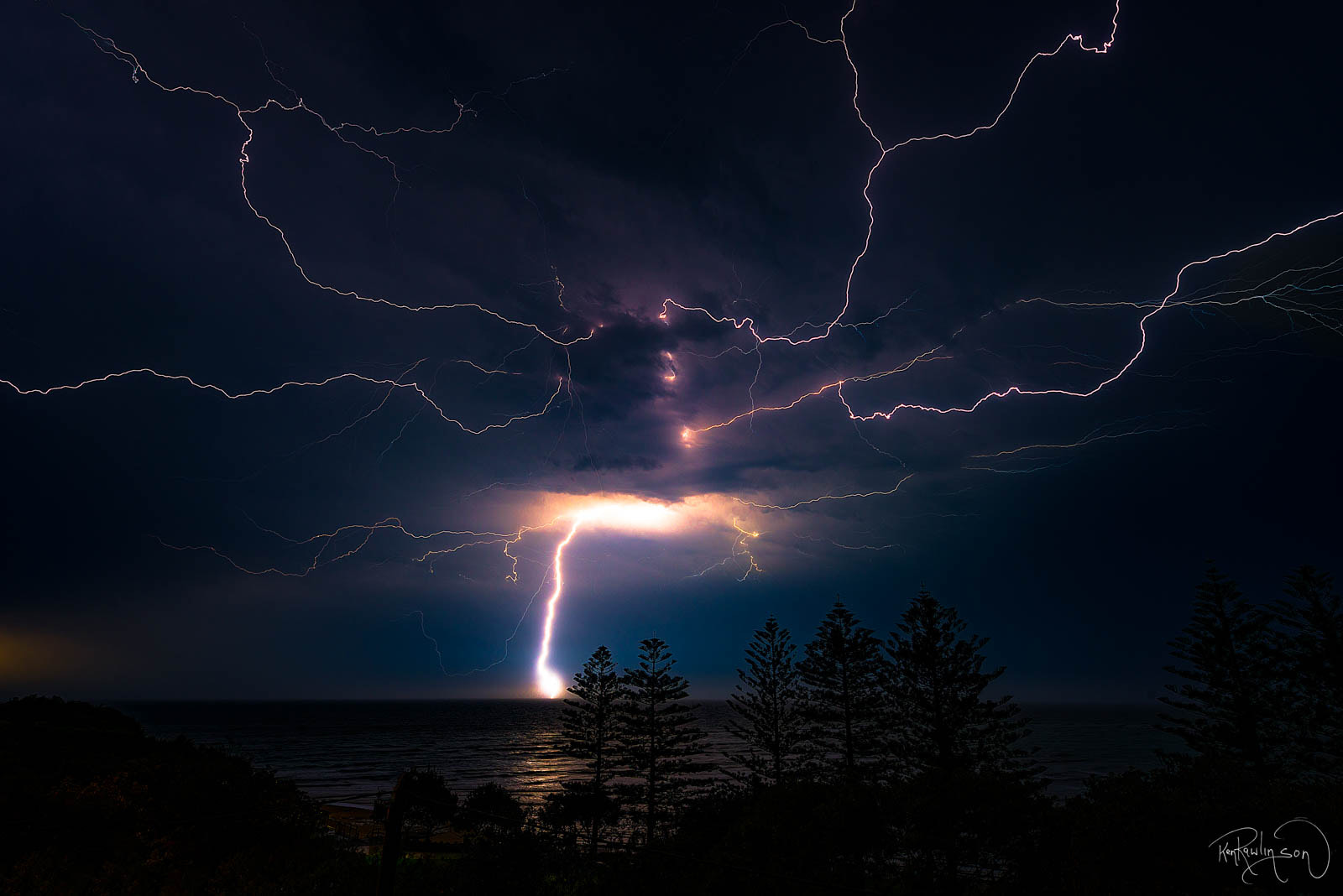 Nikon AF-S Nikkor 14-24mm F2.8G ED sample photo. Lightning photography