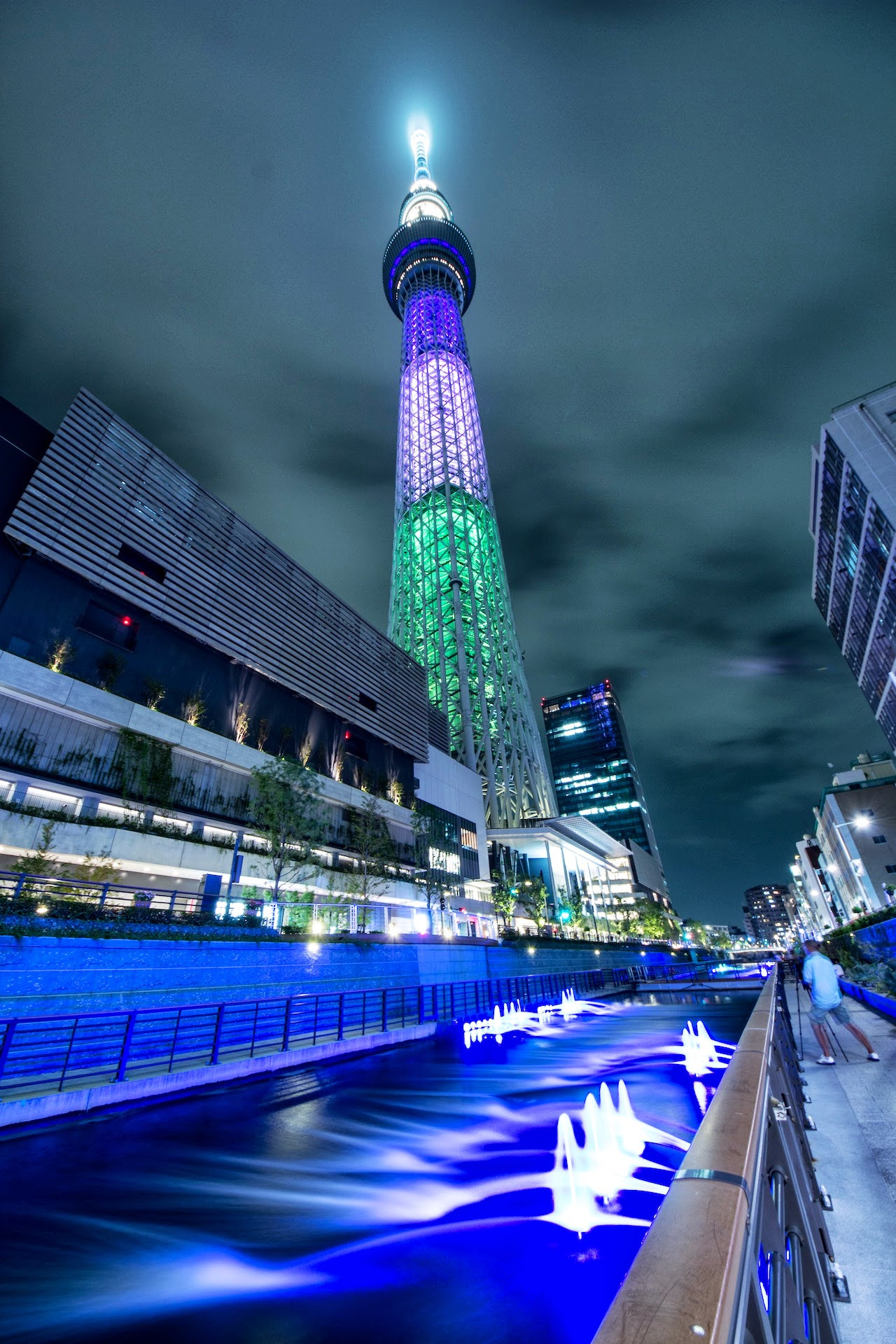 Canon EOS 600D (Rebel EOS T3i / EOS Kiss X5) + Sigma 8-16mm F4.5-5.6 DC HSM sample photo. Tokyo skytree photography