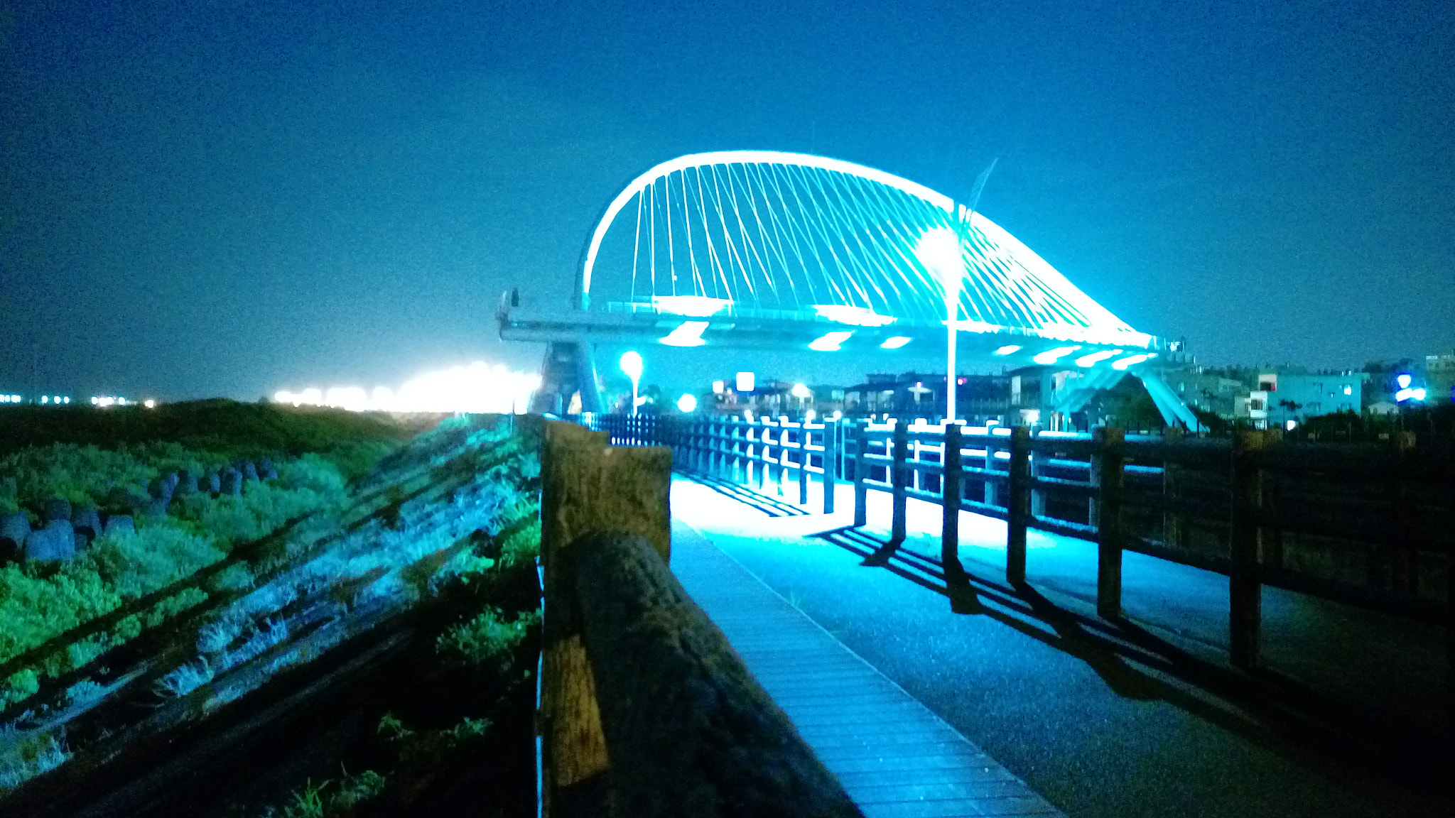 HTC E9PW sample photo. Harp bridge photography