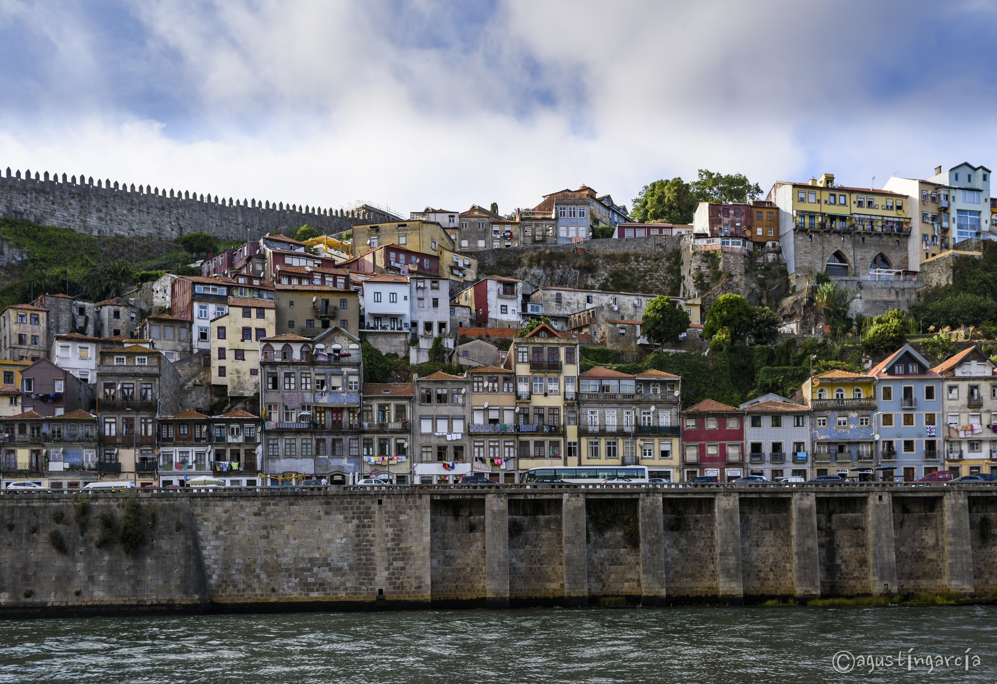 Nikon D810 + Nikon AF Nikkor 35mm F2D sample photo. Oporto photography