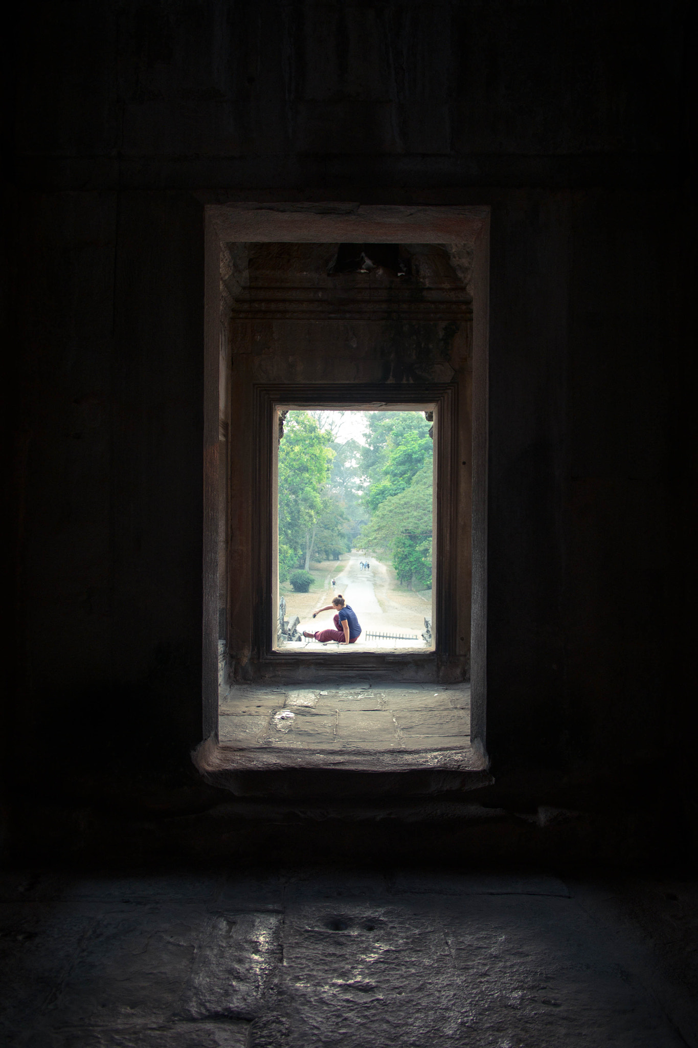 Olympus OM-D E-M5 sample photo. Go through angkor wat photography