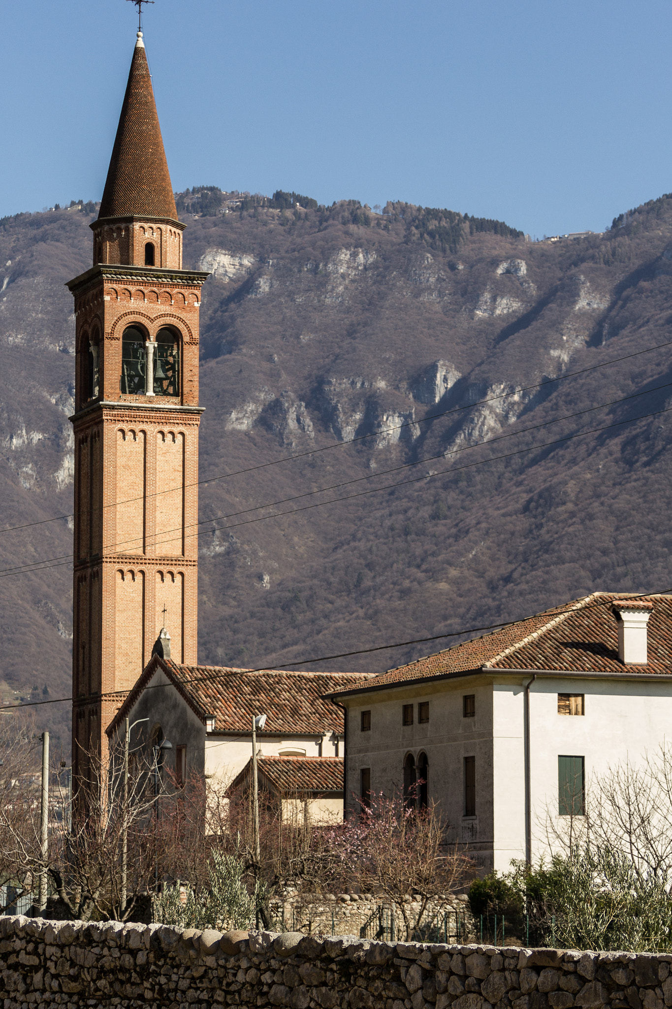 Canon EOS 1200D (EOS Rebel T5 / EOS Kiss X70 / EOS Hi) + Canon EF 70-200mm F4L USM sample photo. Abbazia santa croce photography