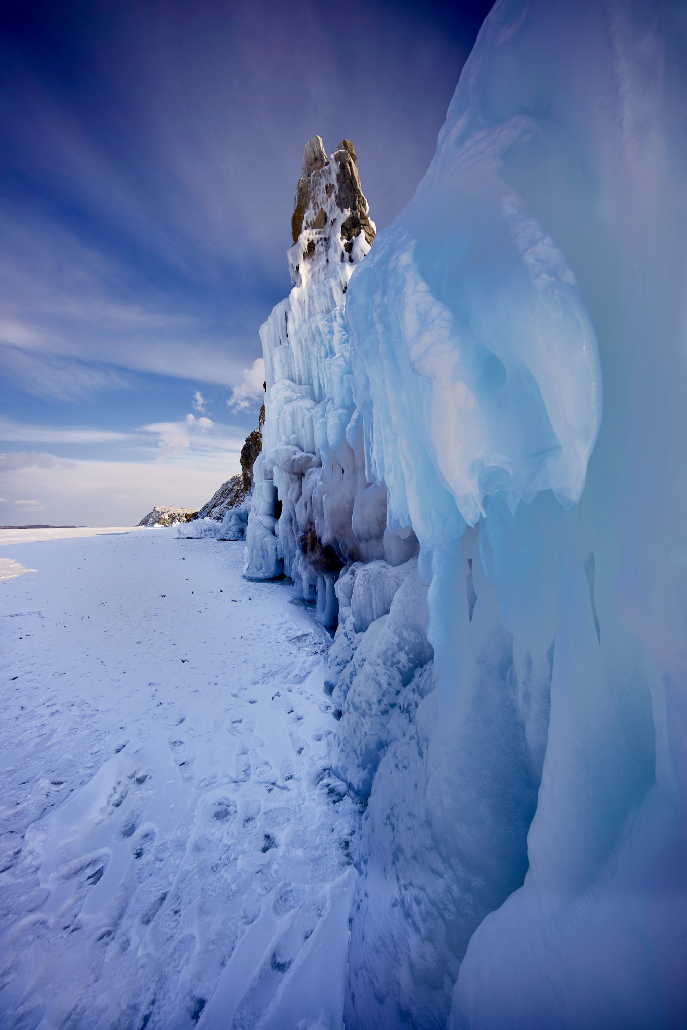 Voigtlander HELIAR-HYPER WIDE 10mm F5.6 sample photo. Taken at lake baikal on zeiss a7rii and voigtlander 10mm. photography