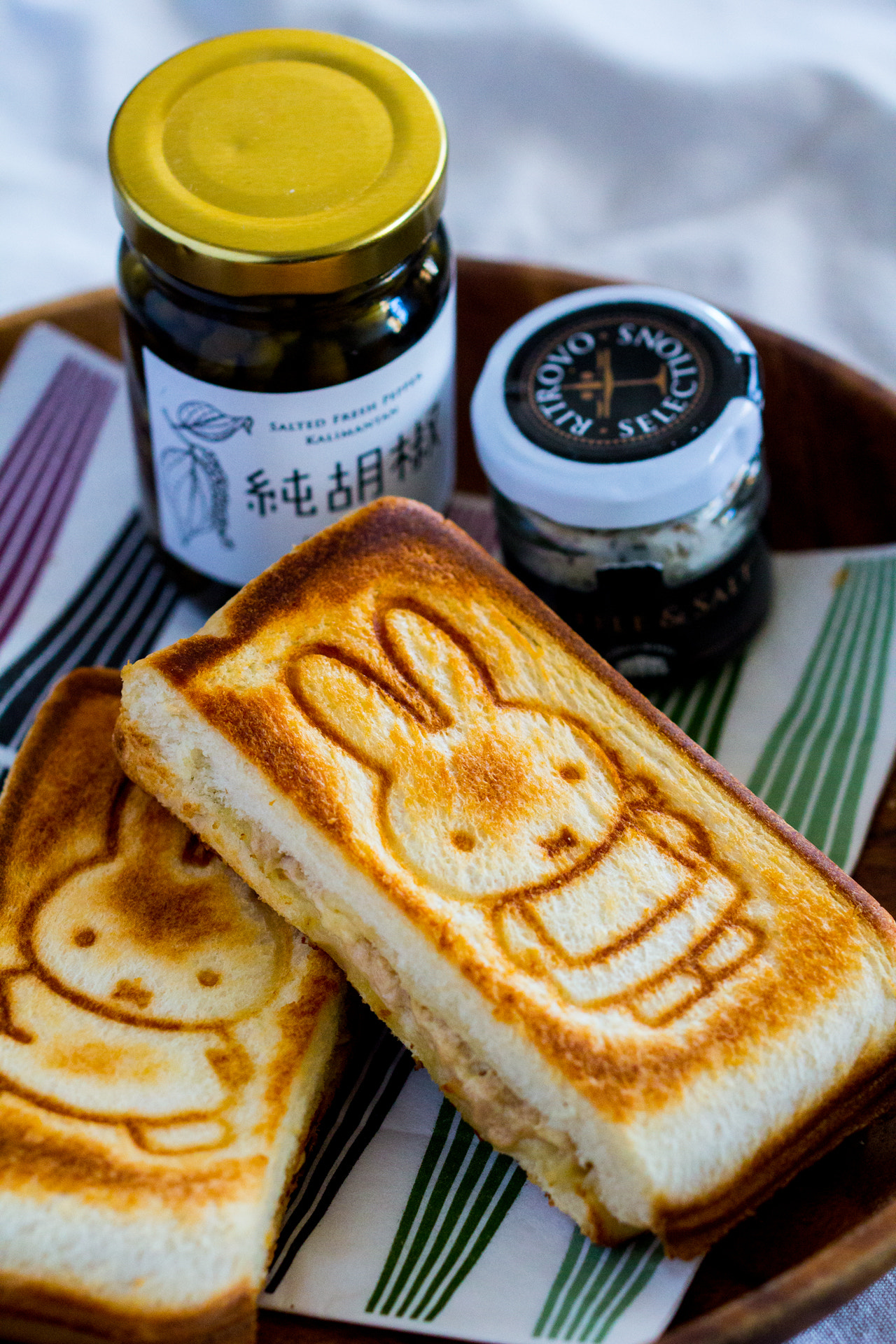 Canon EOS 600D (Rebel EOS T3i / EOS Kiss X5) + ZEISS Makro-Planar T* 50mm F2 sample photo. Miffy's hot sandwich photography