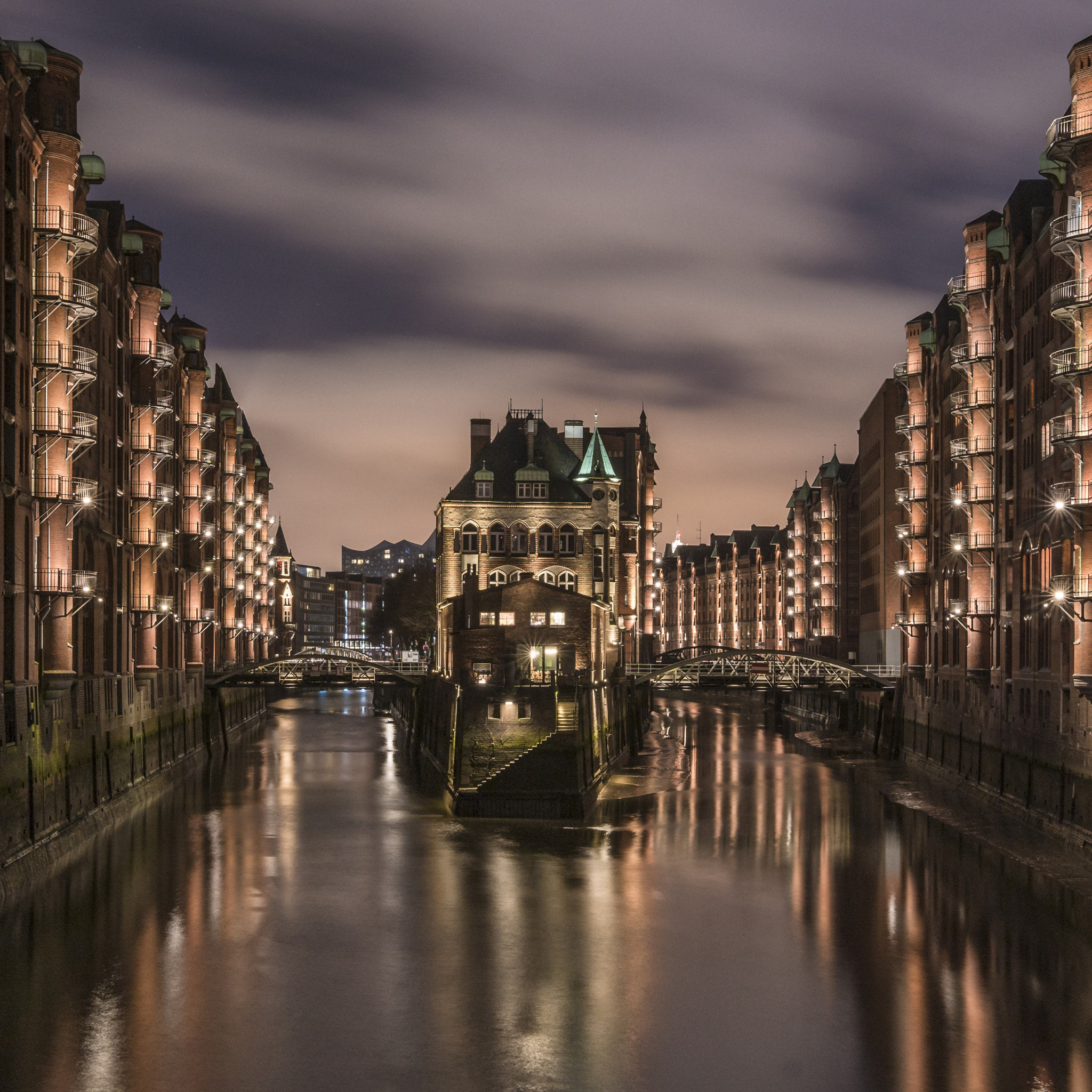 Sony a7R II + Canon EF 300mm f/2.8L sample photo. Hamburg - wasserschloss speicherstadt photography