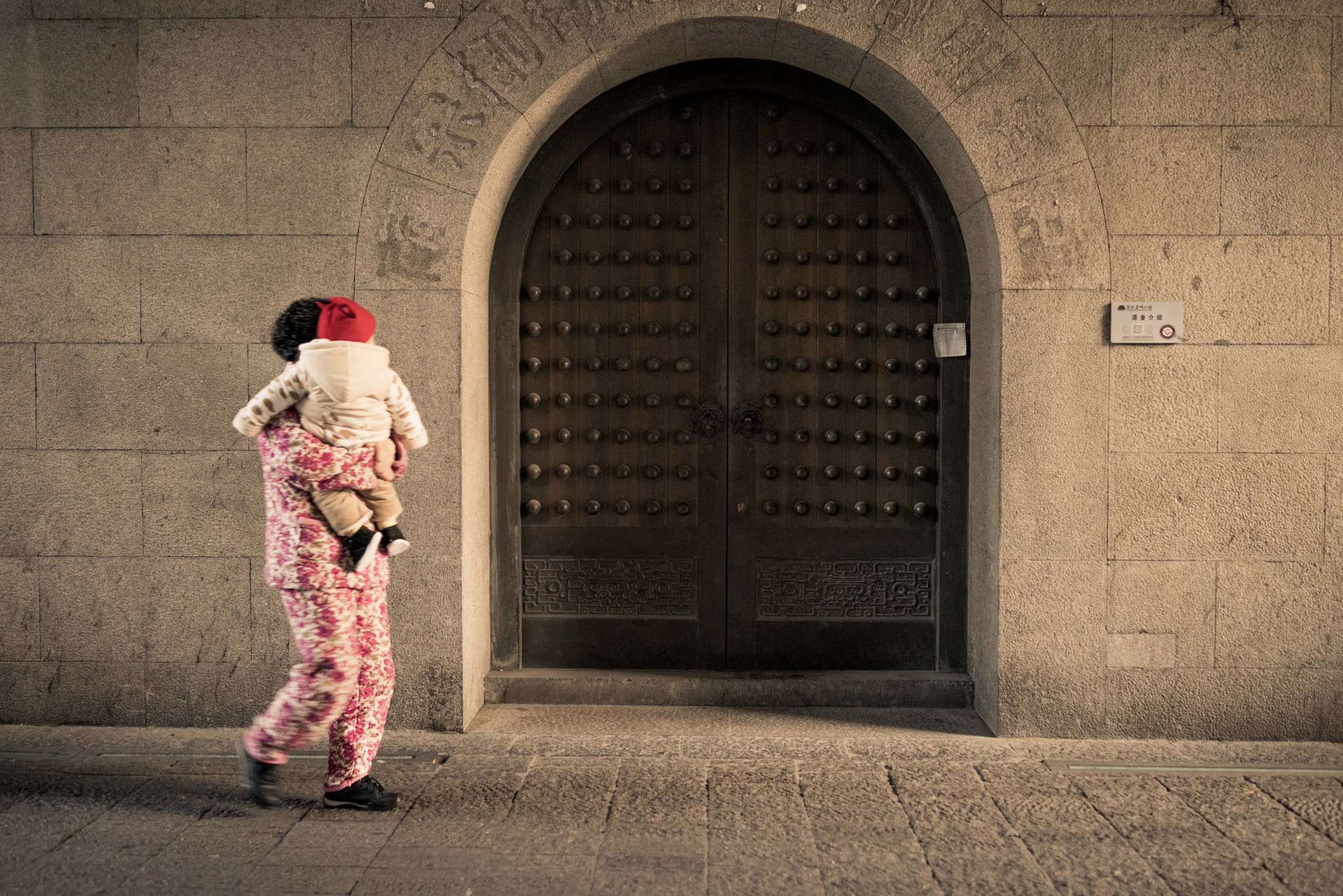 35mm F2.0 sample photo. Oriental gate photography