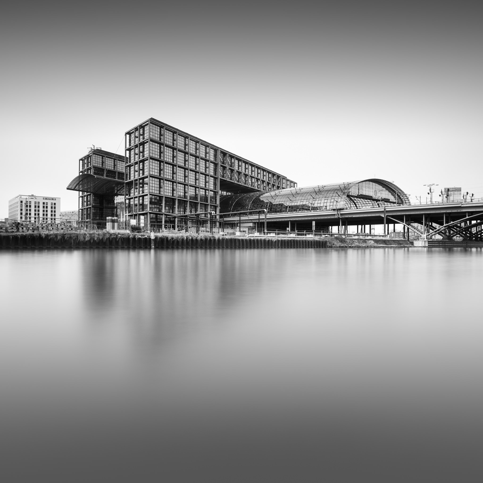 ZEISS Batis 18mm F2.8 sample photo. Berlin - main station photography