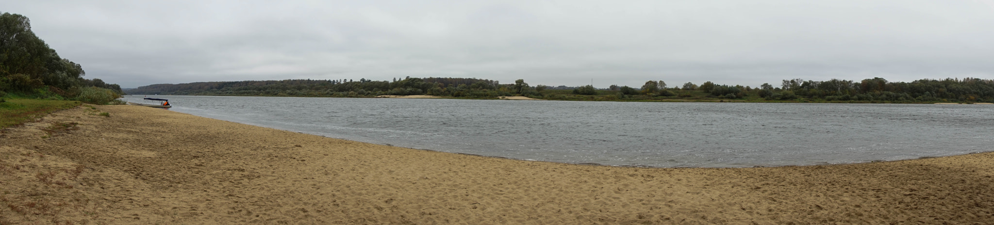 Sony a7R + Sony Vario Tessar T* FE 24-70mm F4 ZA OSS sample photo. Oka river bank photography