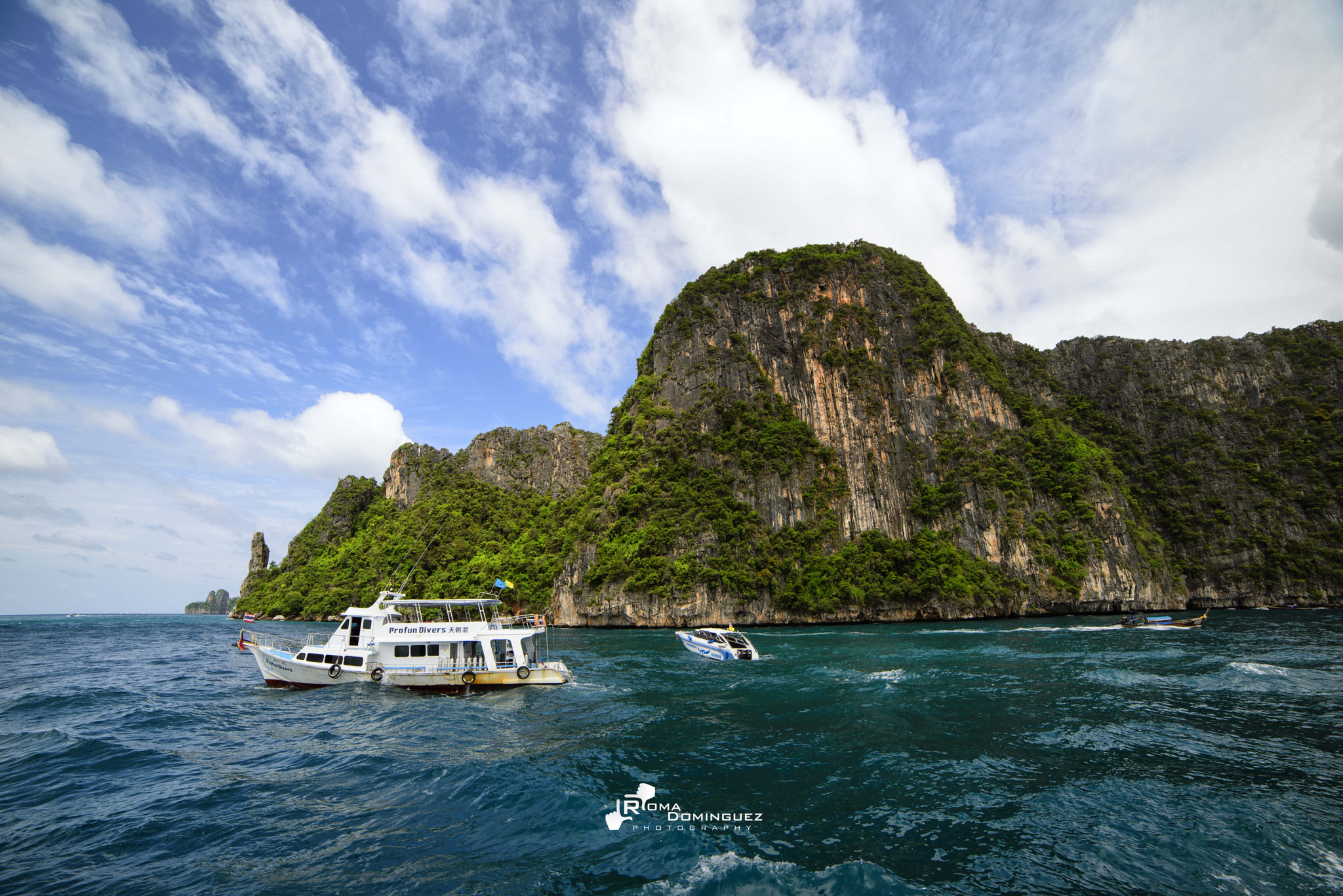 Samyang 14mm F2.8 ED AS IF UMC sample photo. Phi phi islands, phuket - thailand photography