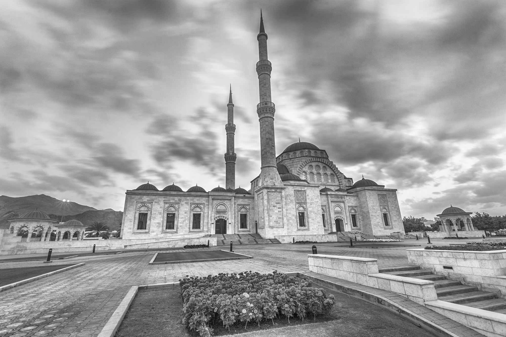 Canon EOS 50D + Canon EF-S 10-18mm F4.5–5.6 IS STM sample photo. Mosque photography