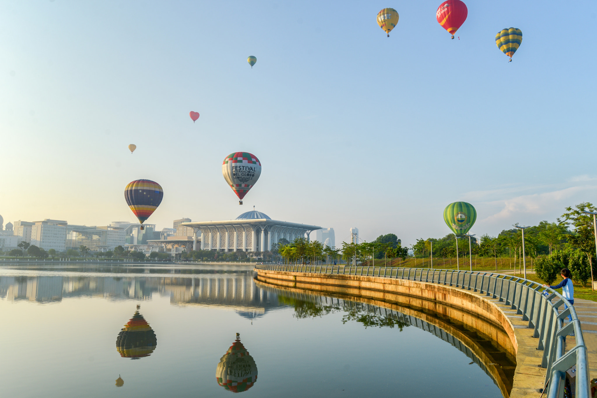 AF Zoom-Nikkor 28-80mm f/3.3-5.6G sample photo. The hot air balloon festival photography