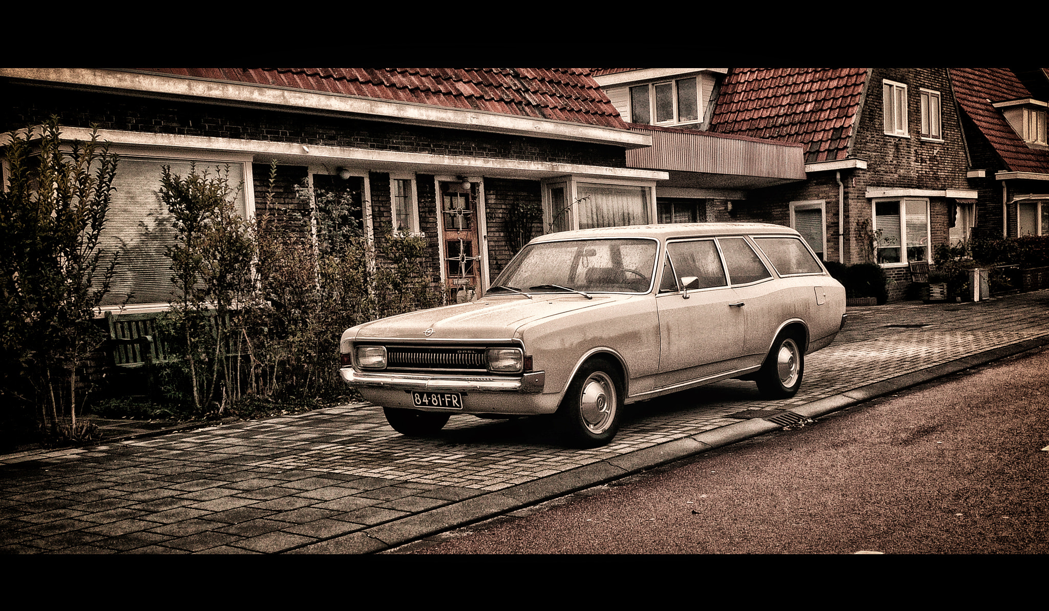 Panasonic DMC-TZ3 sample photo. Opel caravan photography