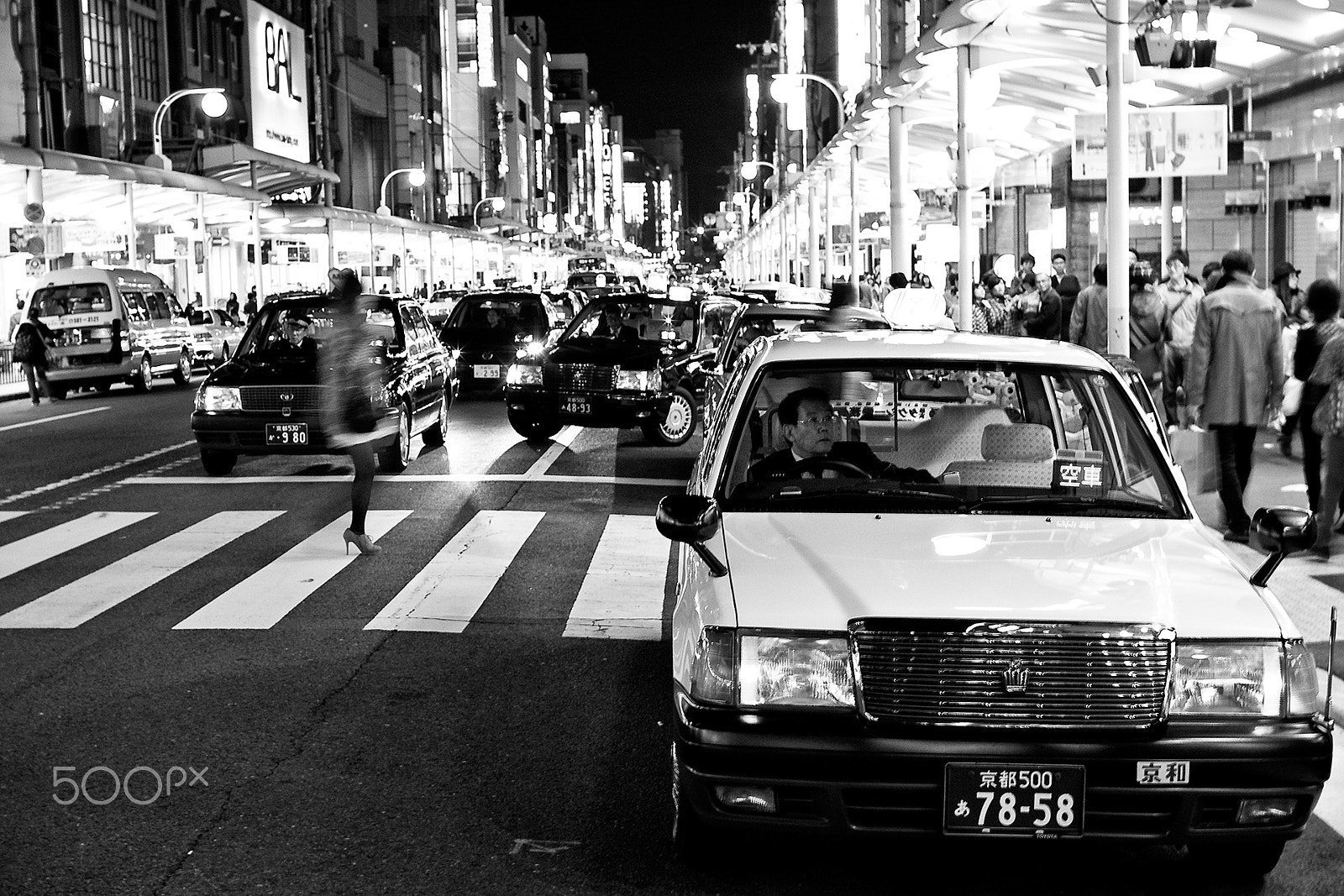 Canon EOS 40D + Sigma 30mm f/1.4 DC HSM sample photo. Taxi driver photography