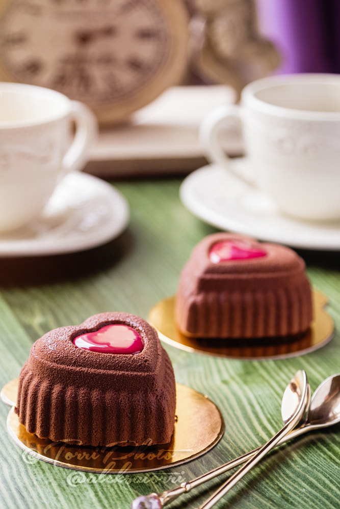 Canon EOS 650D (EOS Rebel T4i / EOS Kiss X6i) + Canon EF 24-105mm F4L IS USM sample photo. French heart shaped mousse cake covered with chocolate velour photography