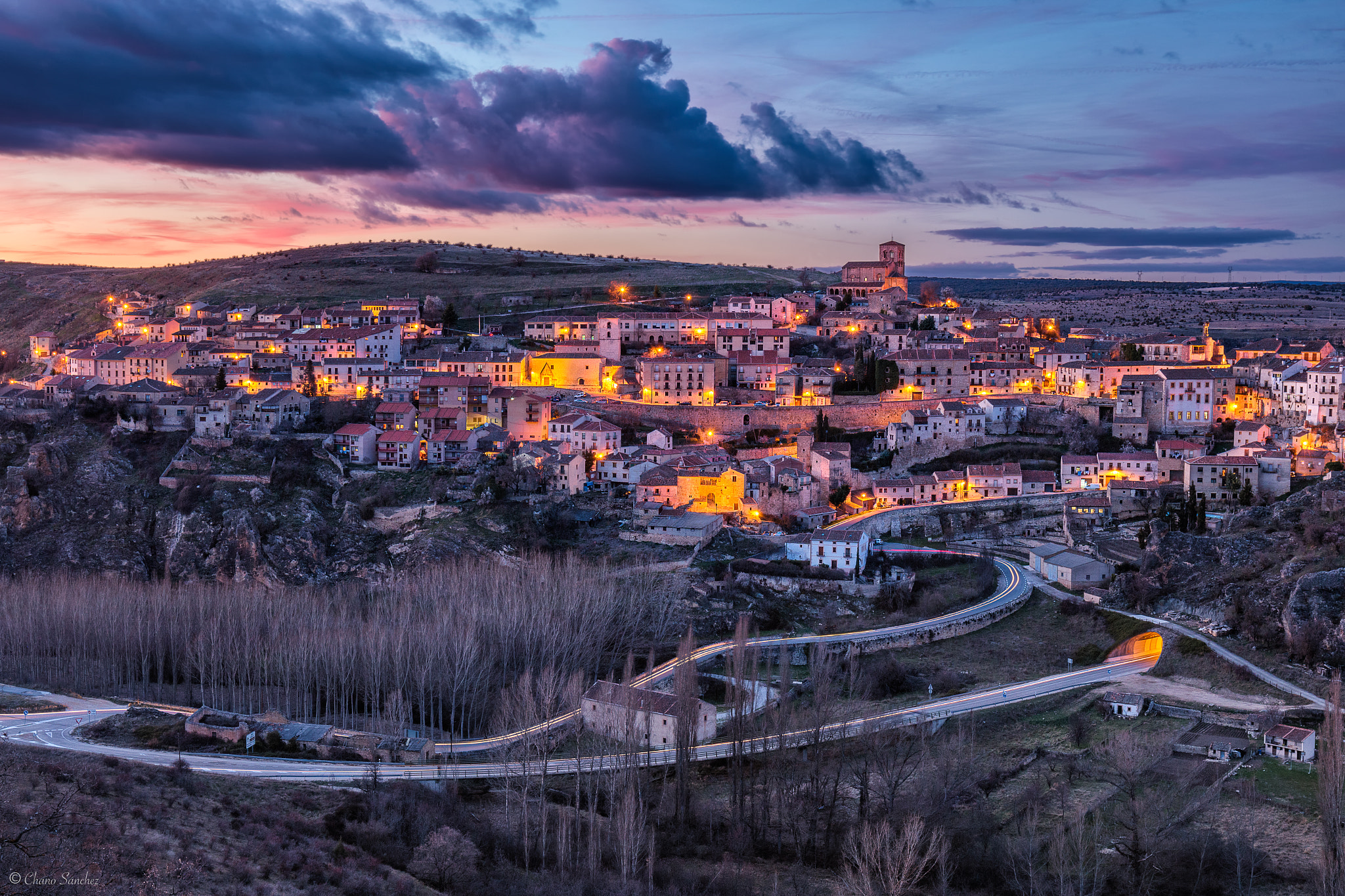Canon EF 16-35mm F4L IS USM sample photo. Sundown over stones || sepúlveda (segovia) photography