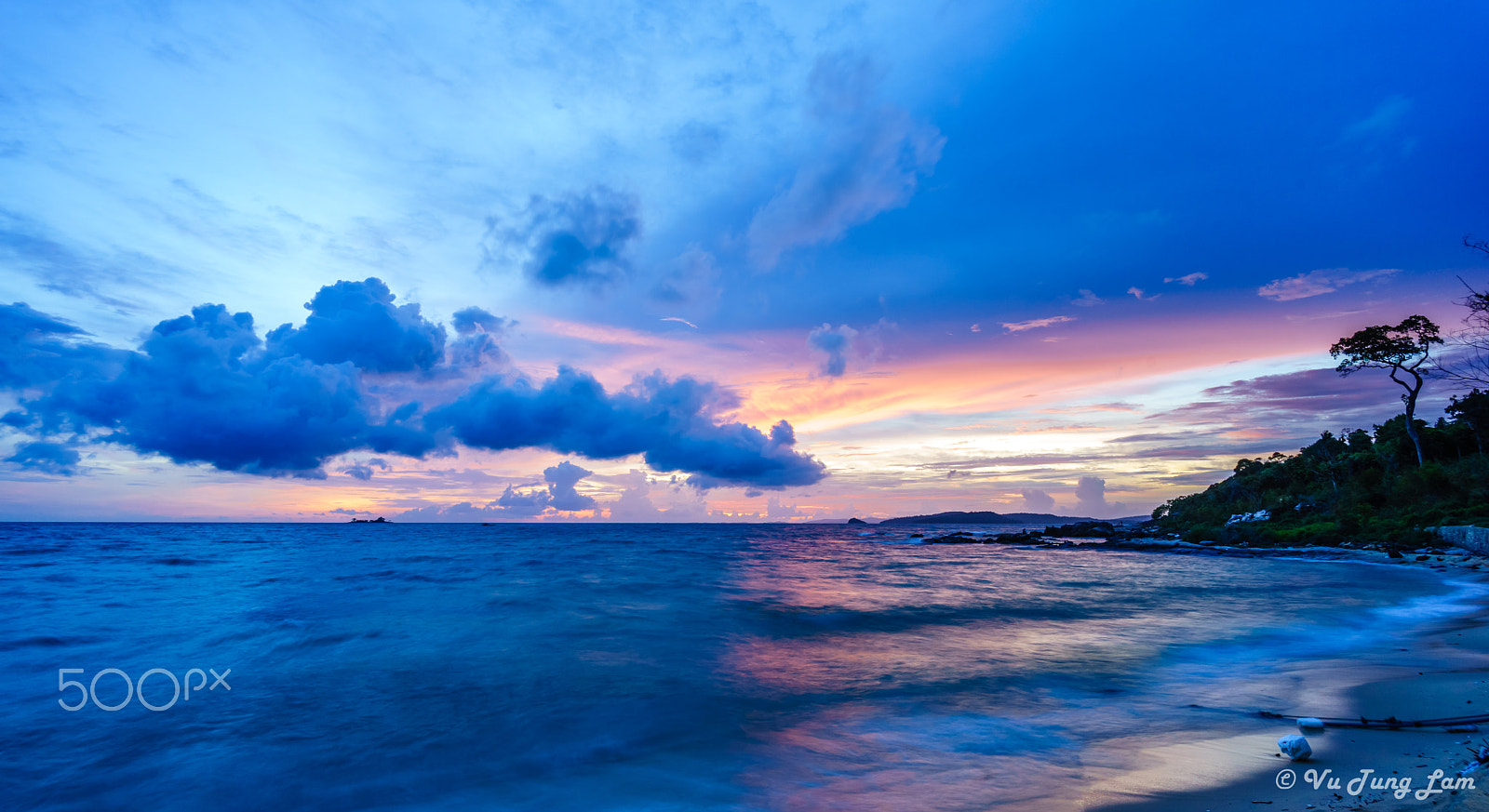 Sony a7 II + Voigtlander SUPER WIDE-HELIAR 15mm F4.5 III sample photo. Dusk photography