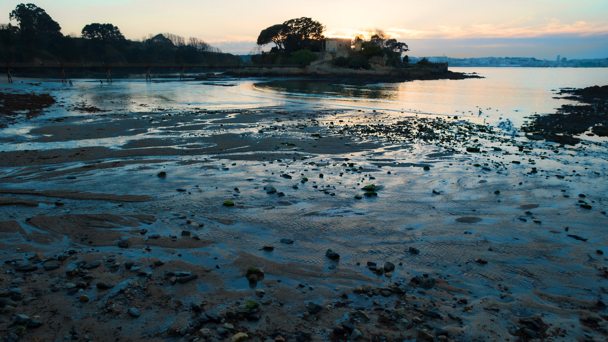 Fujifilm X-T2 + Fujifilm XF 14mm F2.8 R sample photo. Water & castle photography