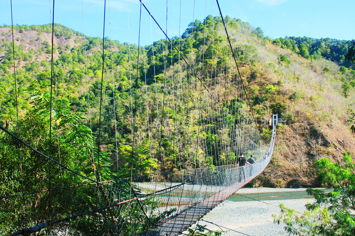 Canon EF-S 18-55mm F3.5-5.6 IS sample photo. A 290-meter long narrow hanging bridge in benguet photography