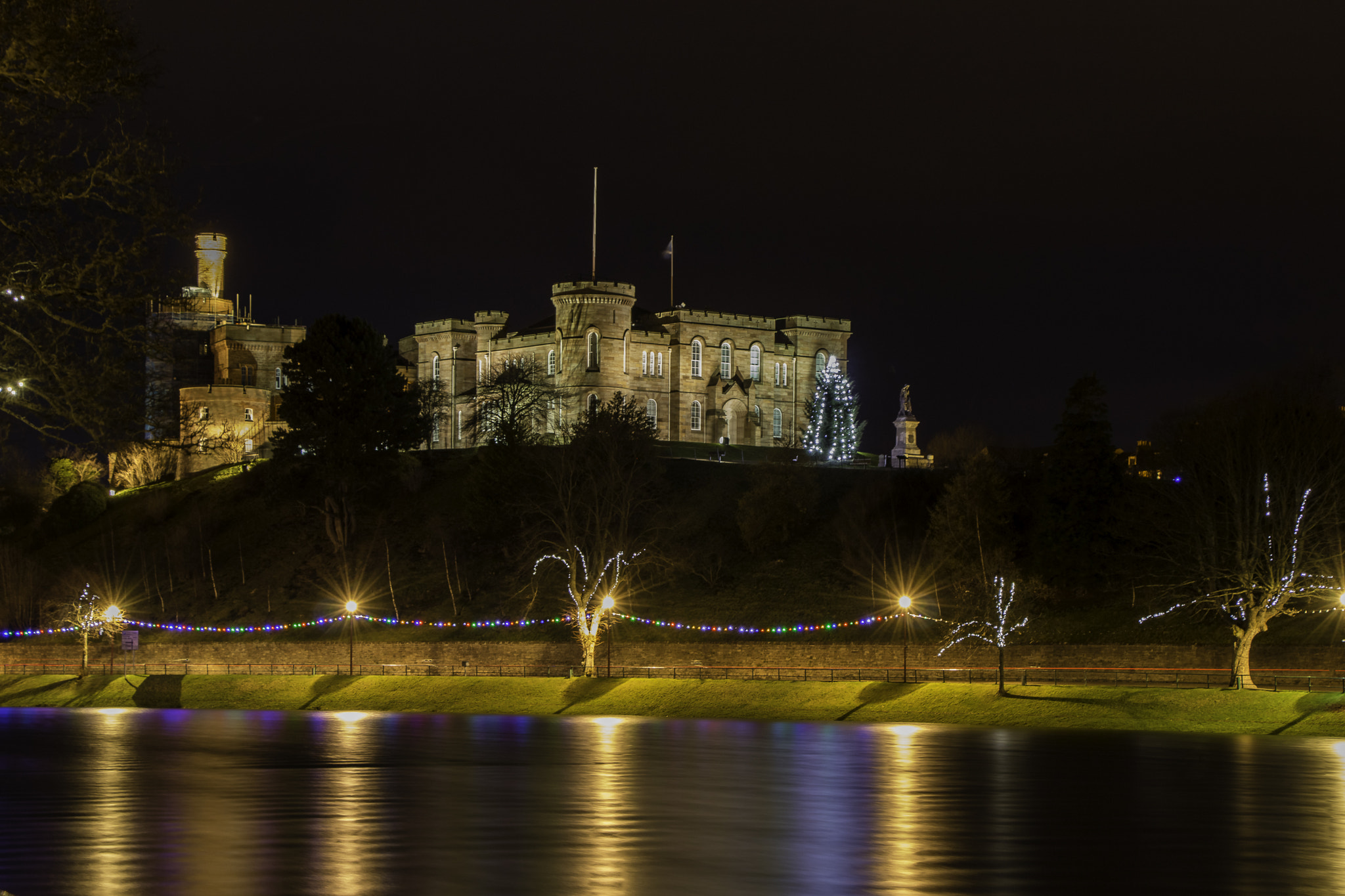 Canon EOS 70D + Canon EF-S 18-135mm F3.5-5.6 IS USM sample photo. Inverness castle and river ness photography