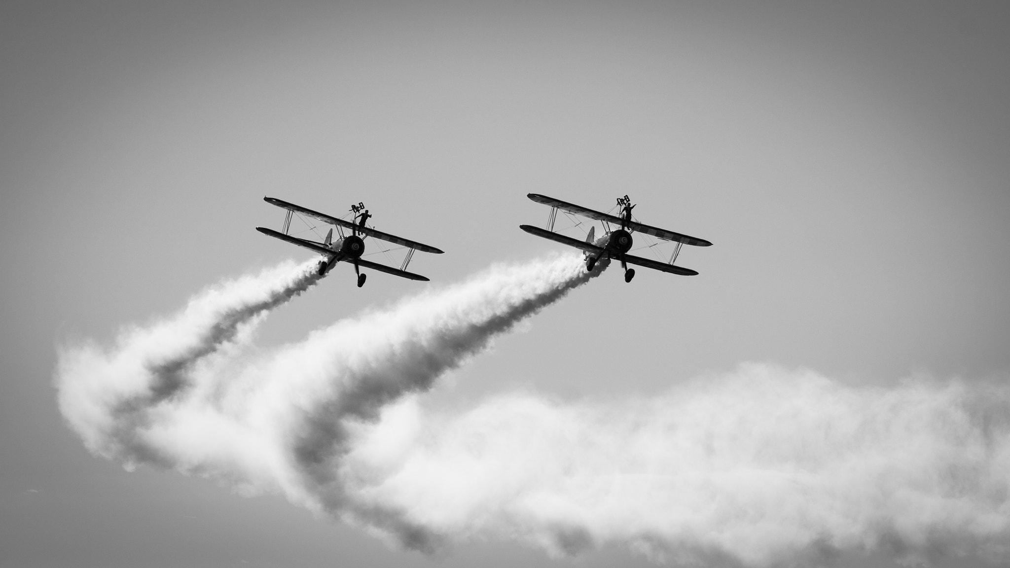 Canon EOS 1100D (EOS Rebel T3 / EOS Kiss X50) + Canon EF 70-200mm F4L USM sample photo. Breitling wingwalkers, smoke on. photography