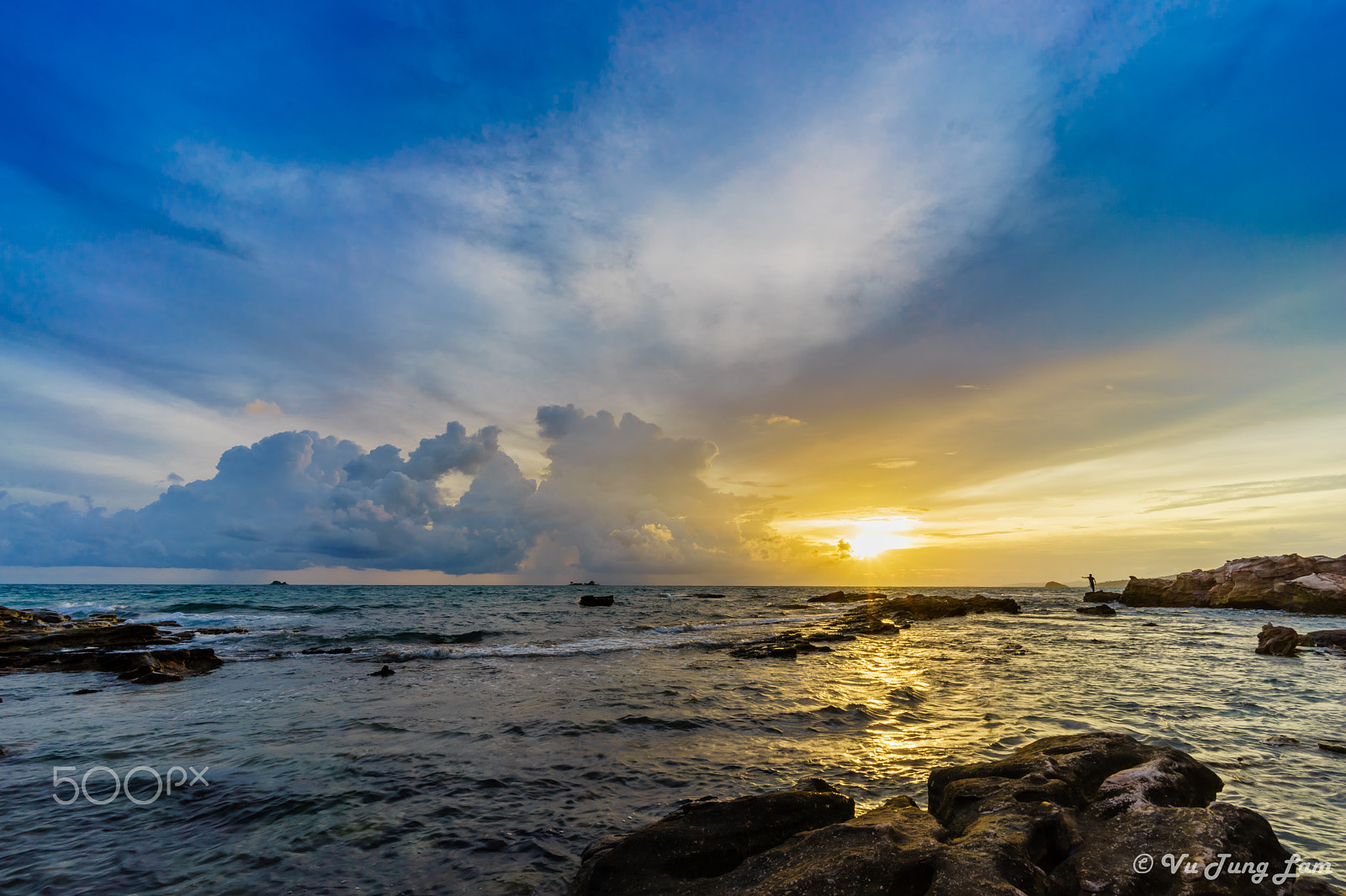 Sony a7 II + Voigtlander SUPER WIDE-HELIAR 15mm F4.5 III sample photo. Sunset photography