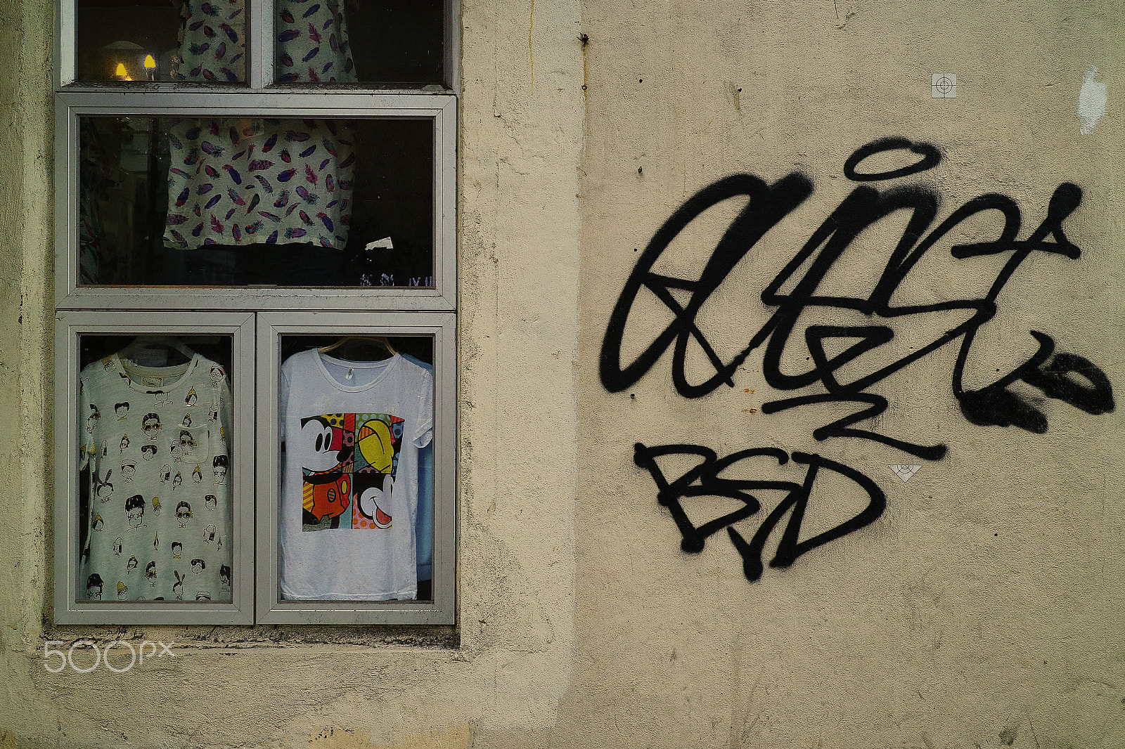 Canon EOS M3 + Canon EF-M 22mm F2 STM sample photo. Street art photography