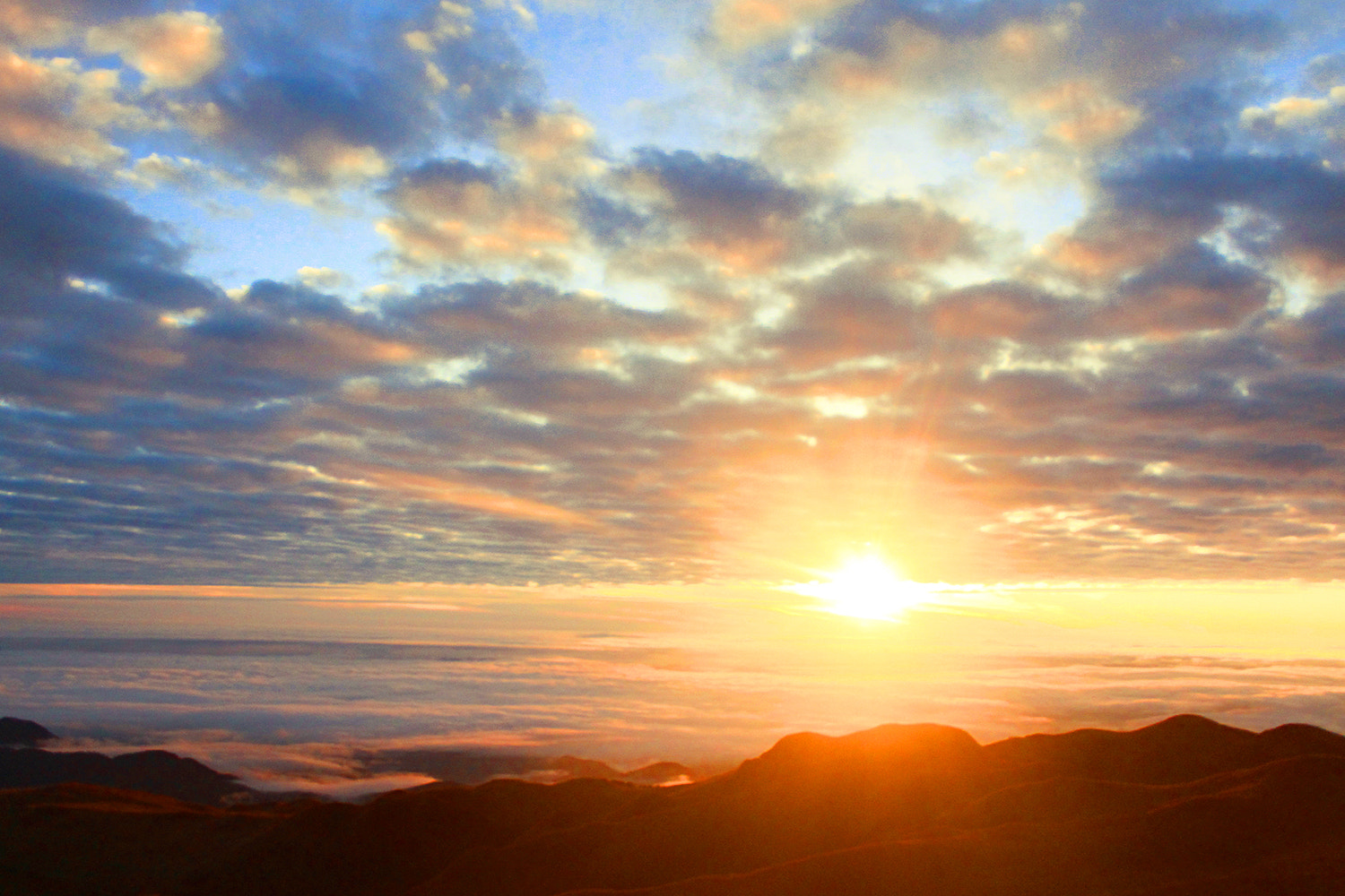 Canon EF-S 18-55mm F3.5-5.6 IS sample photo. Rise above the clouds photography