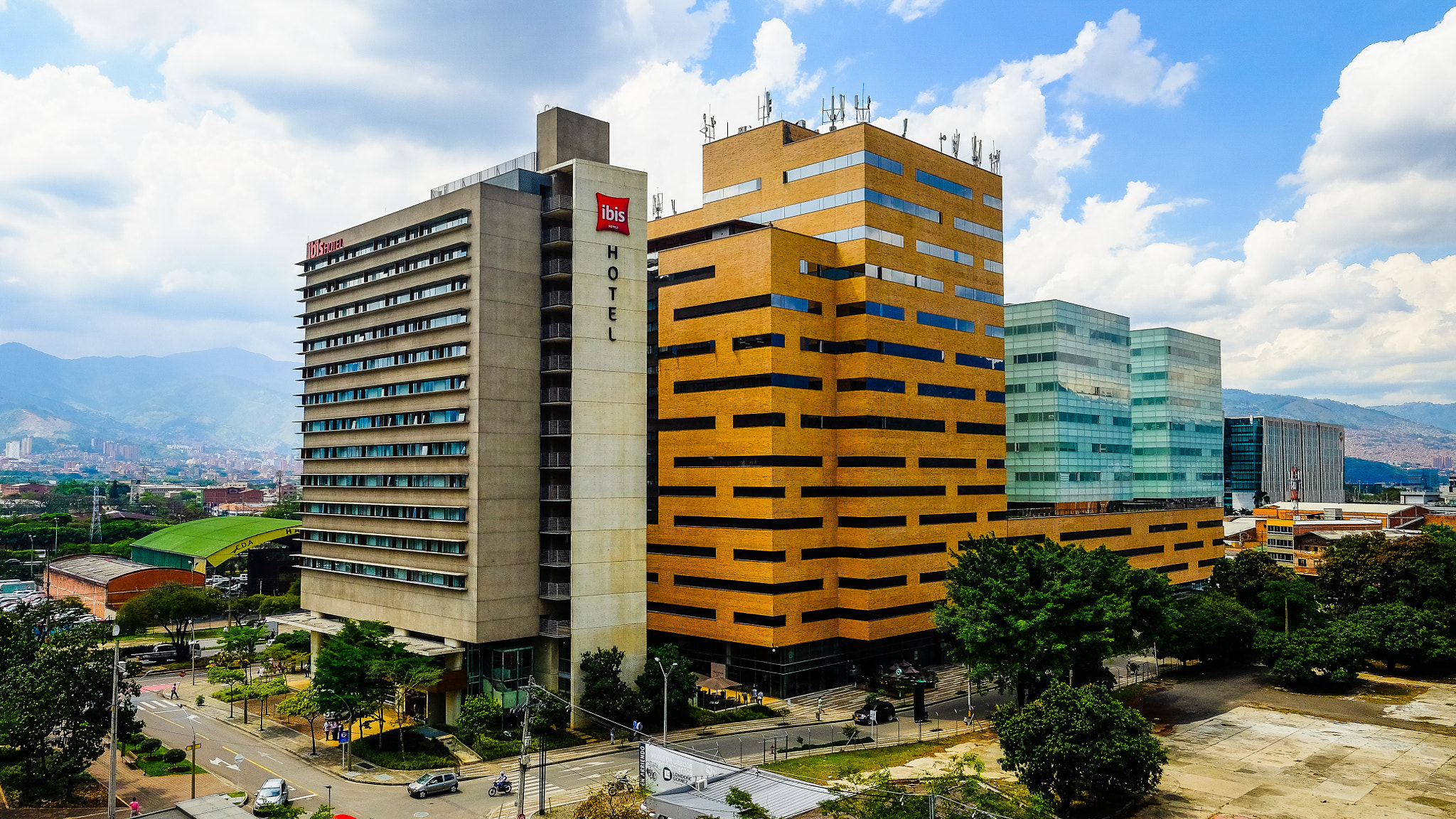 Fujifilm X-T10 + Fujifilm XF 14mm F2.8 R sample photo. Medellin is architecture photography