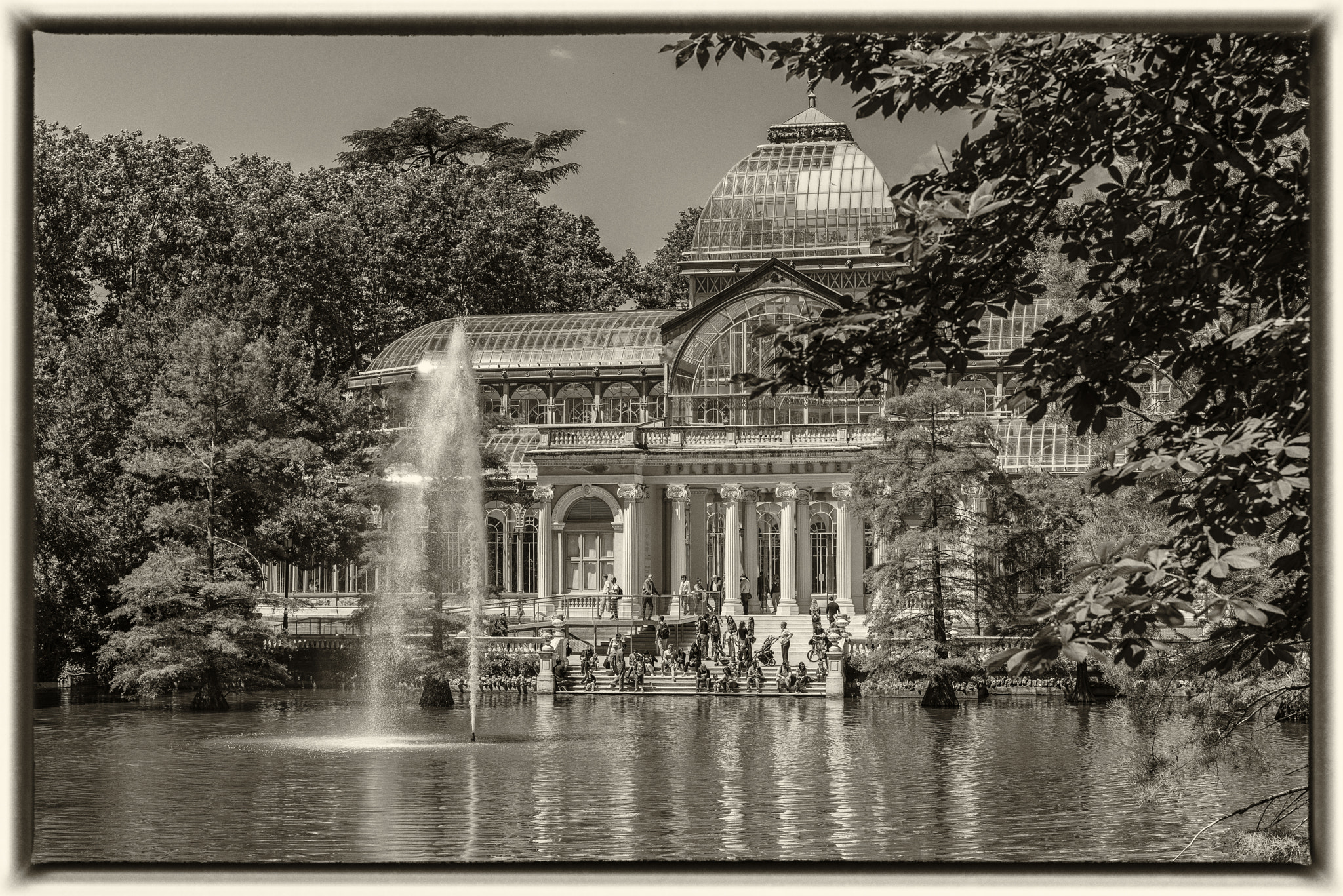 Sony a7R + Sony Sonnar T* FE 55mm F1.8 ZA sample photo. Palacio de cristal. photography