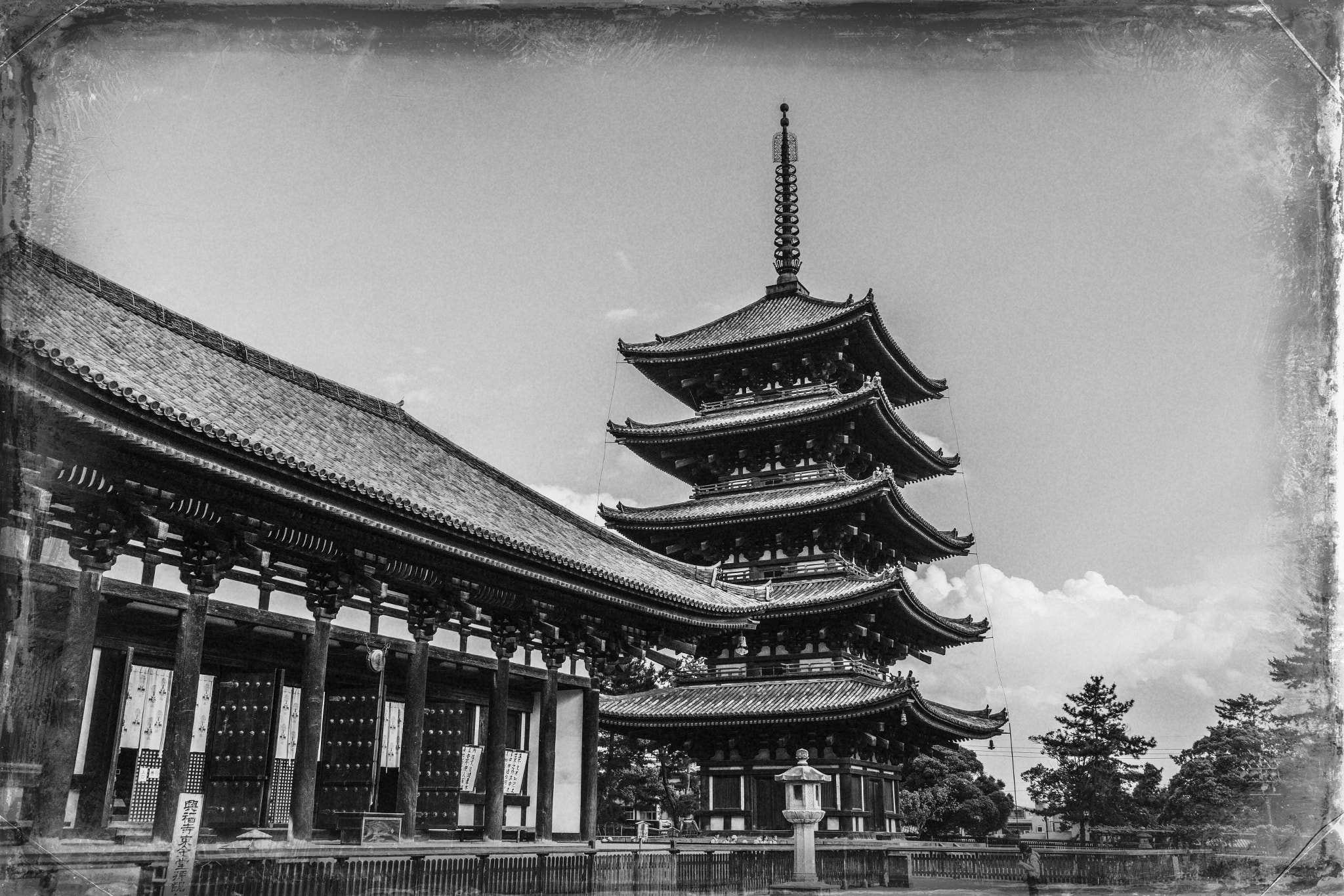 Canon EOS 6D + Sigma 24-105mm f/4 DG OS HSM | A sample photo. Quintuple tower in nara photography